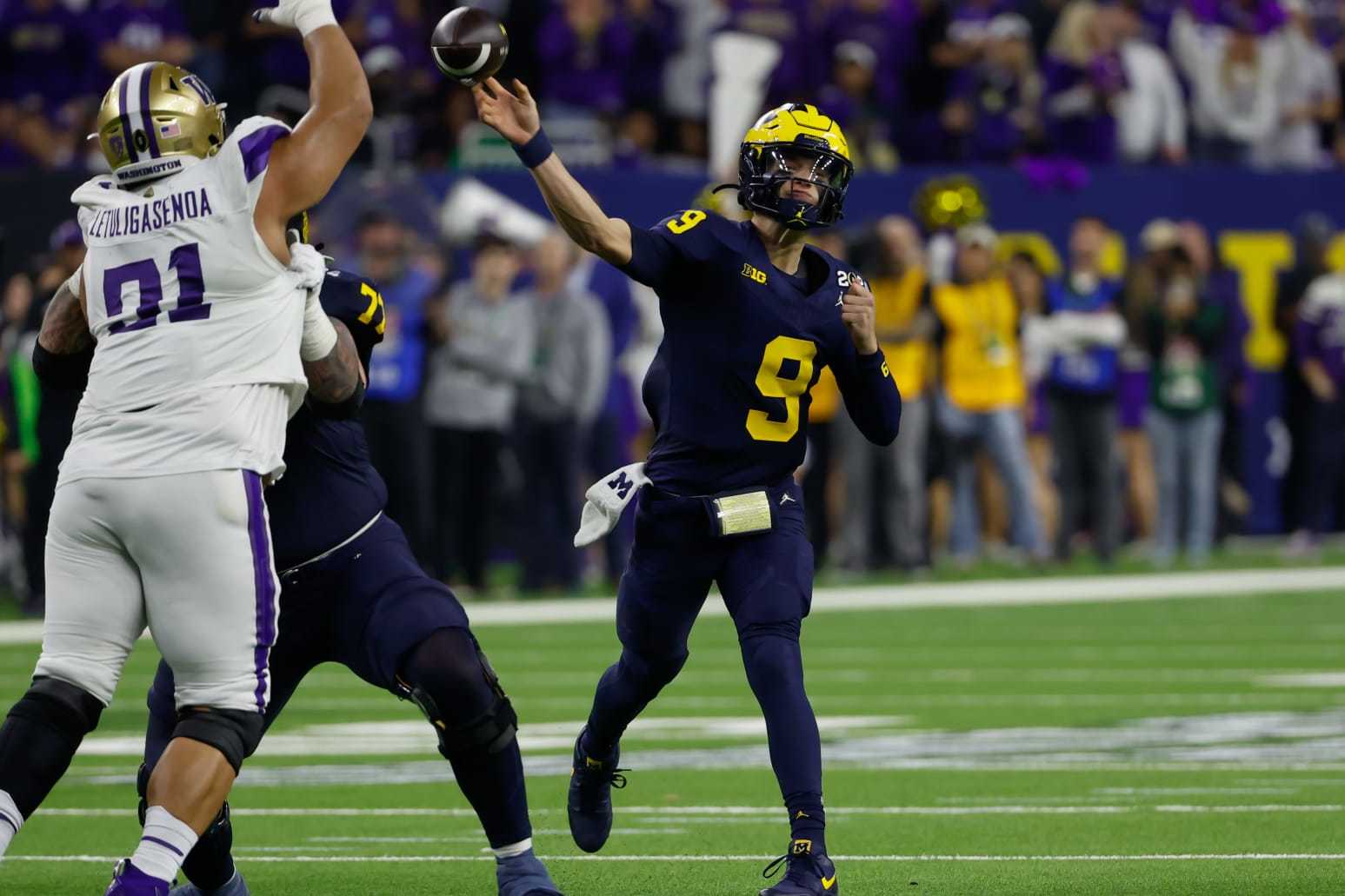 HOUSTON, TX - JANUARY 08: Michigan Wolverines quarterback J.J. McCarthy (9) passes the ball as Washington Huskies defensive lineman Tuli Letuligasenoa (91) leaps to block the pass during the CFP National Championship game Michigan Wolverines and Washington Huskies on January 8, 2024, at NRG Stadium in Houston, Texas. (Photo by David Buono/Icon Sportswire via Getty Images)