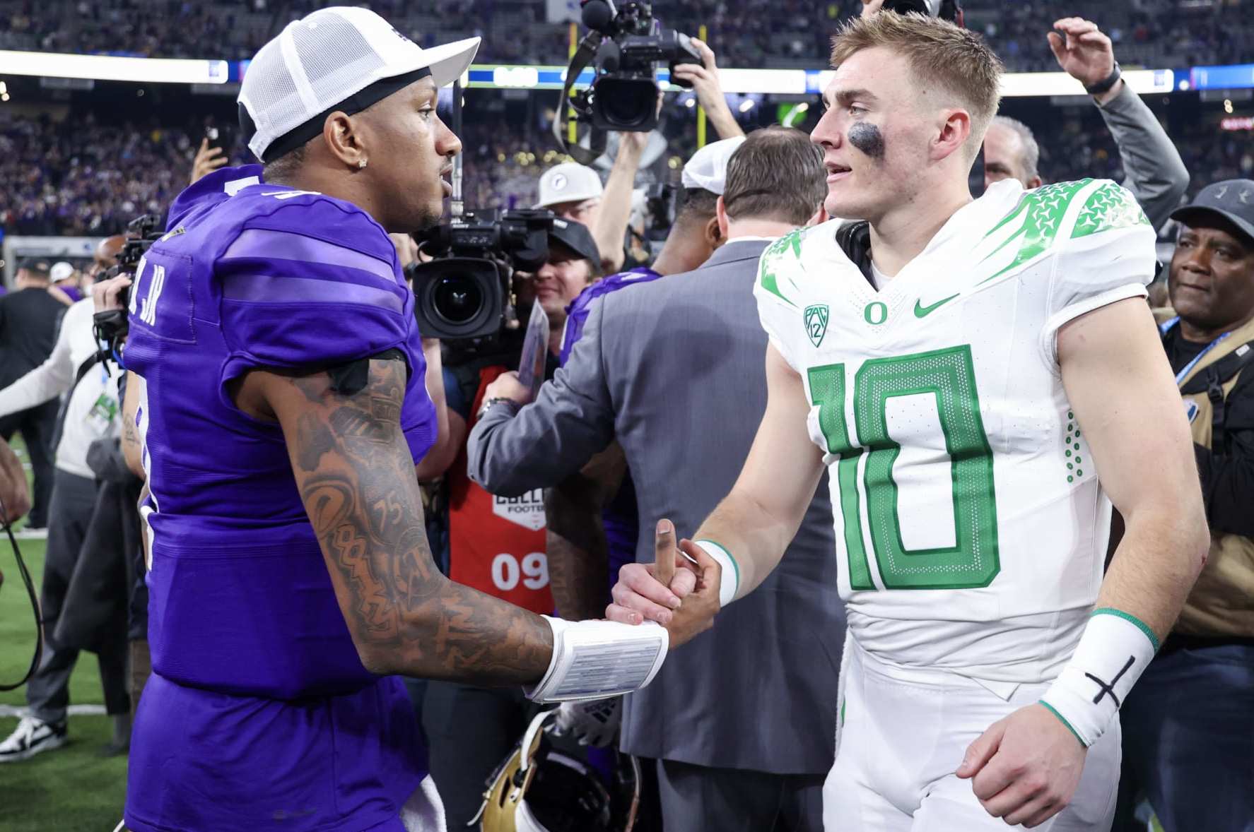 Washington quarterback Michael Penix Jr. (left) and Oregon quarterback Bo Nix (right)