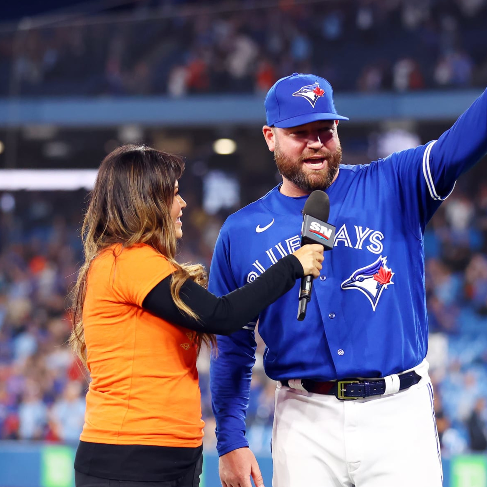 Blue Jays manager John Schneider saves woman from choking at