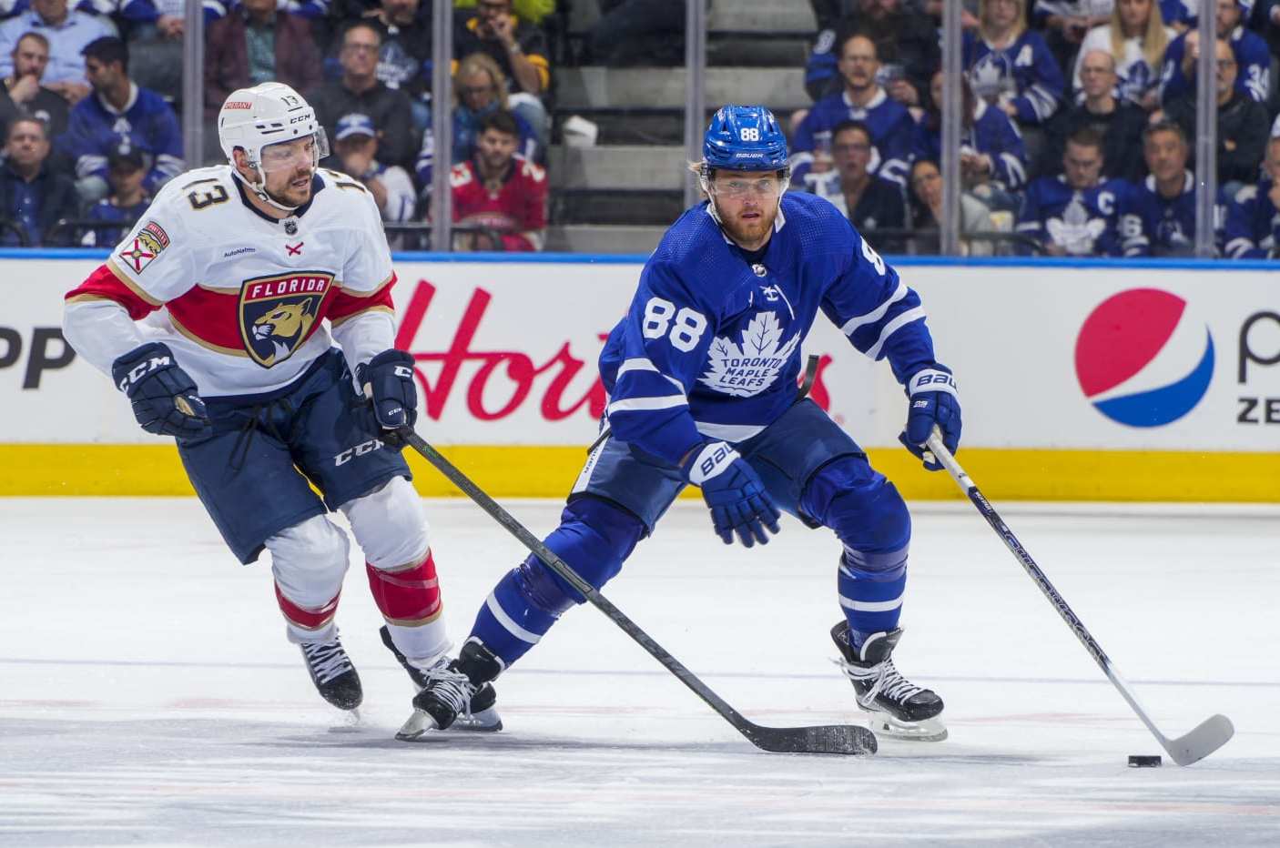 TORONTO, ON - MAY 12: William Nylander #88 of the Toronto Maple Leafs plays the puck against Sam Reinhart #13 of the Florida Panthers during the first period in Game Five of the Second Round of the 2023 Stanley Cup Playoffs at the Scotiabank Arena on May 12, 2023 in Toronto, Ontario, Canada. (Photo by Mark Blinch/NHLI via Getty Images)