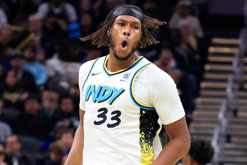 INDIANAPOLIS, INDIANA - NOVEMBER 17: Myles Turner #33 of the Indiana Pacers reacts against the Miami Heat at Gainbridge Fieldhouse on November 17, 2024 in Indianapolis, Indiana. NOTE TO USER: User expressly acknowledges and agrees that, by downloading and or using this photograph, User is consenting to the terms and conditions of the Getty Images License Agreement. (Photo by Justin Casterline/Getty Images)