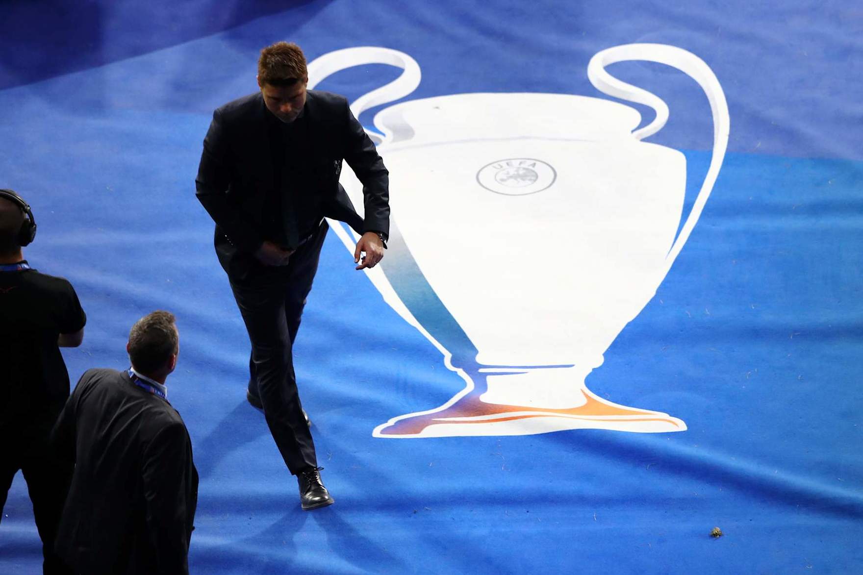 MADRID, SPAIN - JUNE 01: Mauricio Pochettino, Manager of Tottenham Hotspur walks down the tunnel during the UEFA Champions League Final between Tottenham Hotspur and Liverpool at Estadio Wanda Metropolitano on June 01, 2019 in Madrid, Spain. (Photo by Matthew Lewis - UEFA/UEFA via Getty Images)