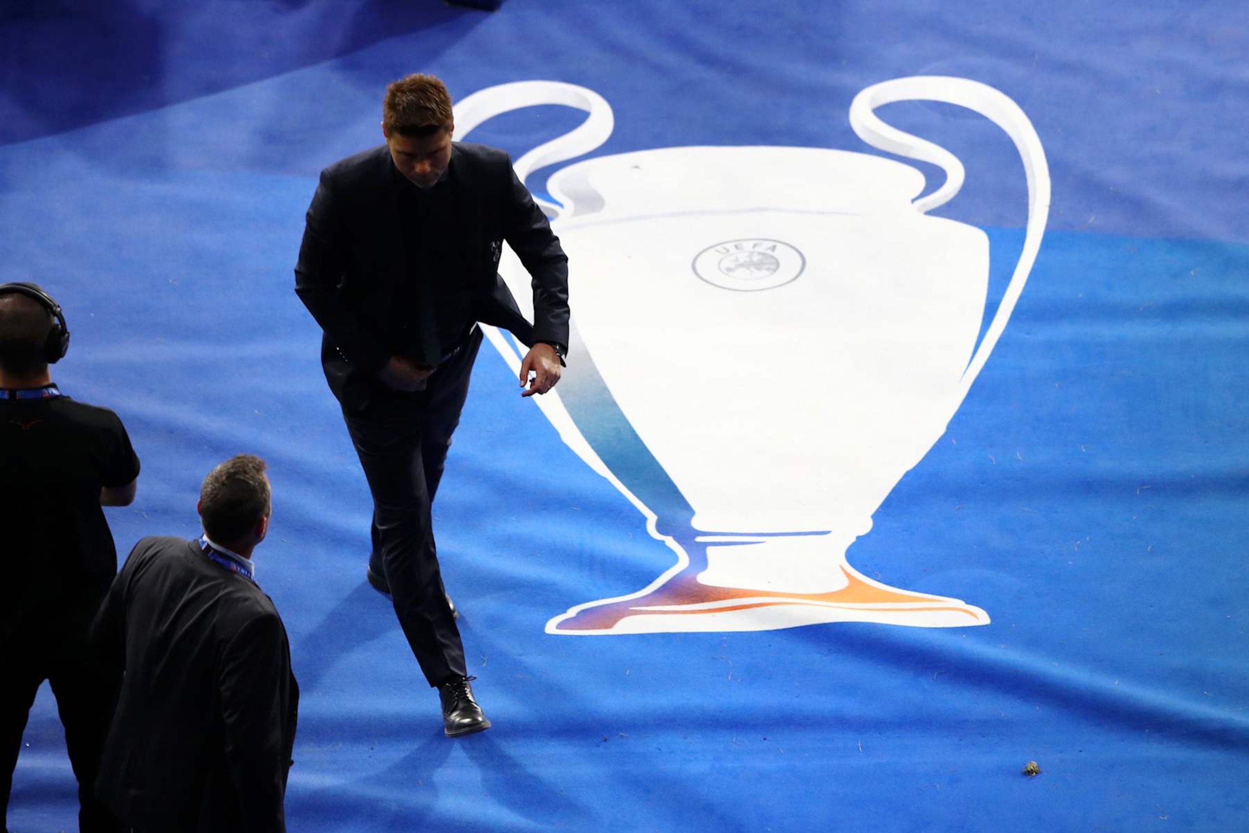 MADRID, SPAIN - JUNE 01: Mauricio Pochettino, Manager of Tottenham Hotspur walks down the tunnel during the UEFA Champions League Final between Tottenham Hotspur and Liverpool at Estadio Wanda Metropolitano on June 01, 2019 in Madrid, Spain. (Photo by Matthew Lewis - UEFA/UEFA via Getty Images)