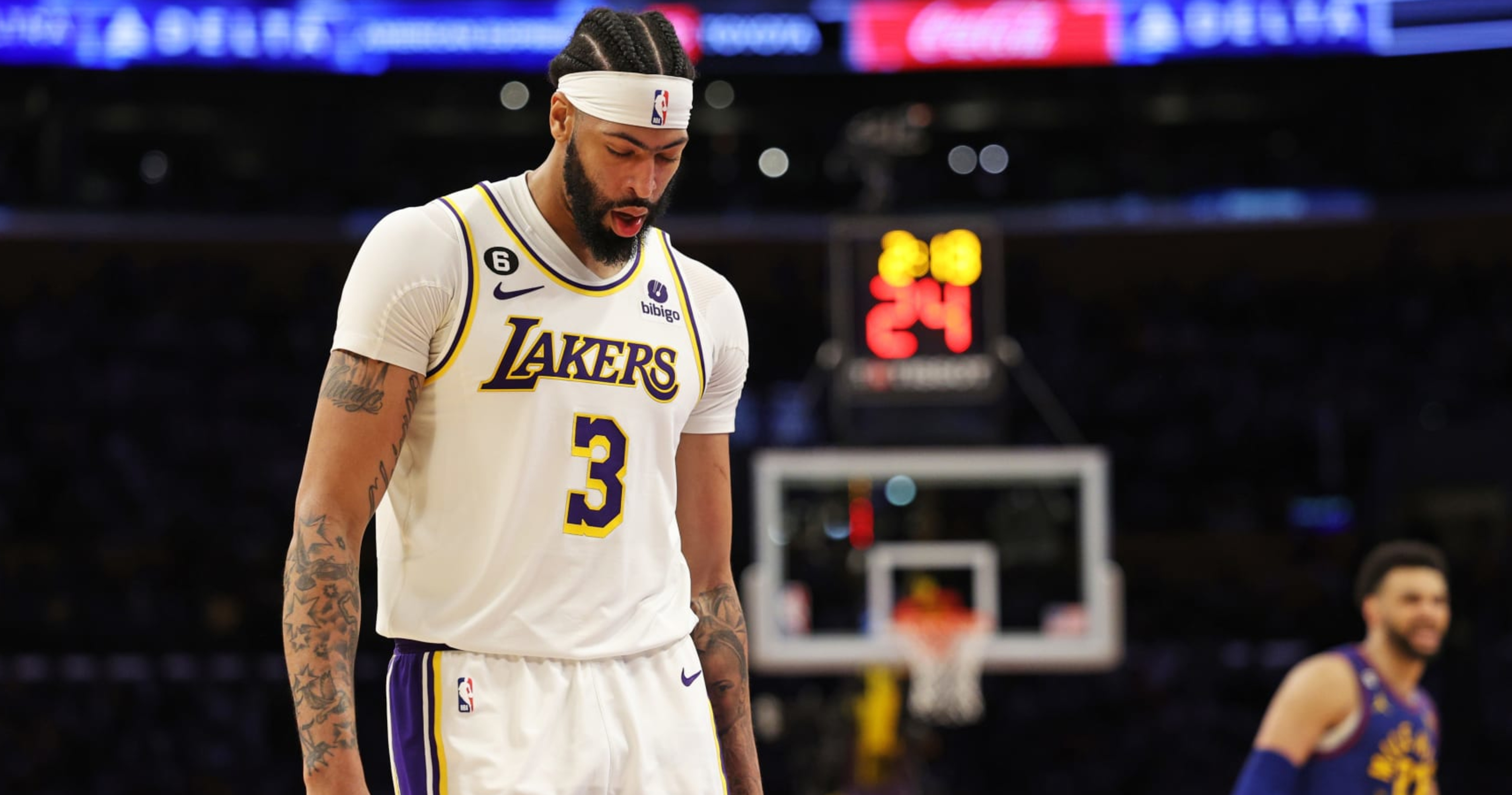 Lakers sign Anthony Davis to NBA-record max extension, keeping him