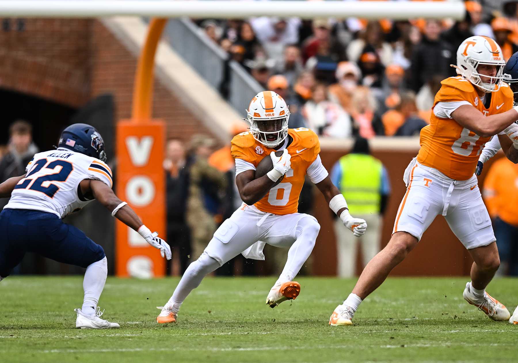 KNOXVILLE, TN - NOVEMBER 23: Tennessee Volunteers running back Dylan Sampson (6) runs the ball during the college football game between the Tennessee Volunteers and the UTEP Miners on November 23, 2024, at Neyland Stadium in Knoxville, TN. (Photo by Bryan Lynn/Icon Sportswire via Getty Images)