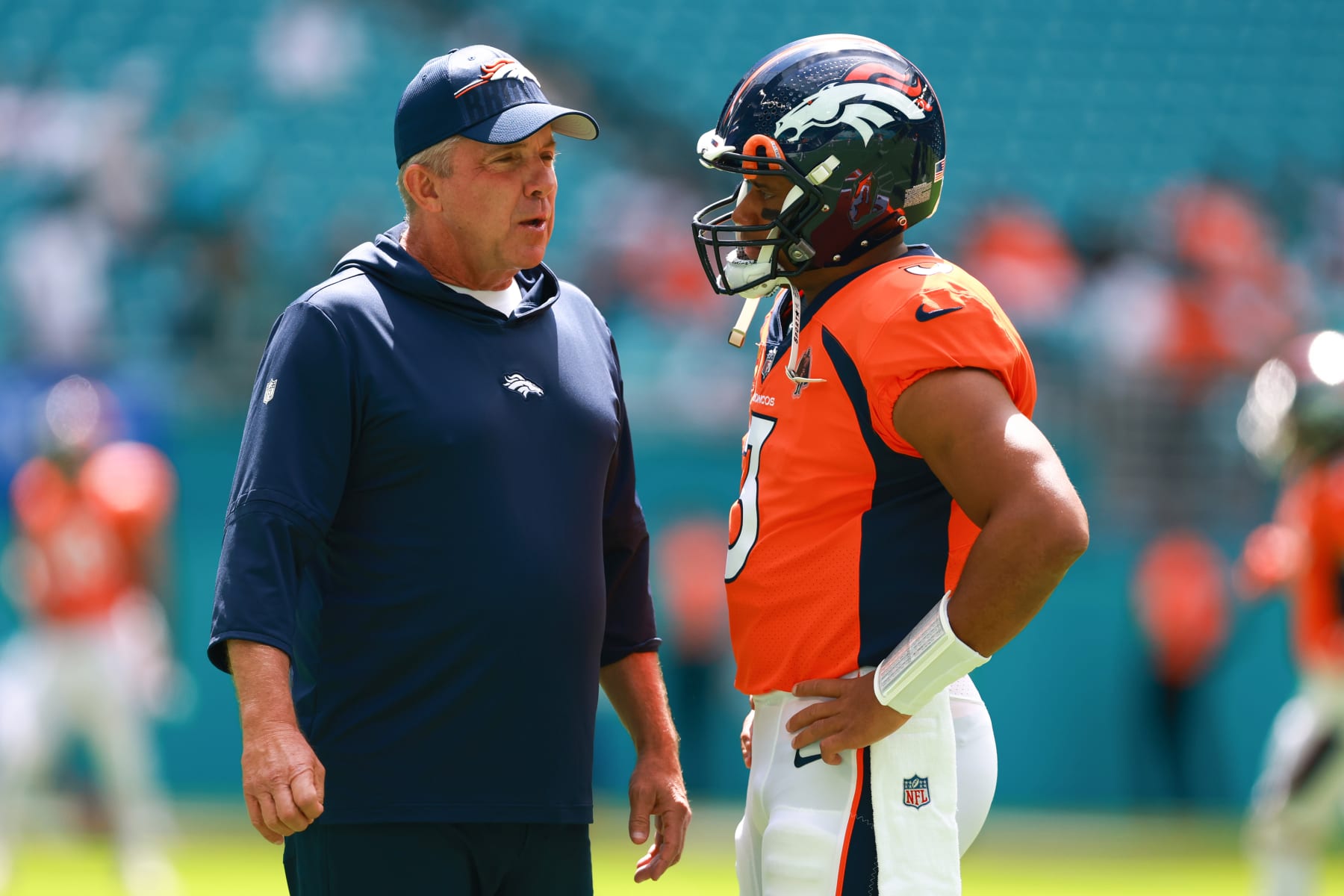 NFL Exec on Russell Wilson Benching Sean Payton, Broncos QB 'Like Oil and Water' News, Scores
