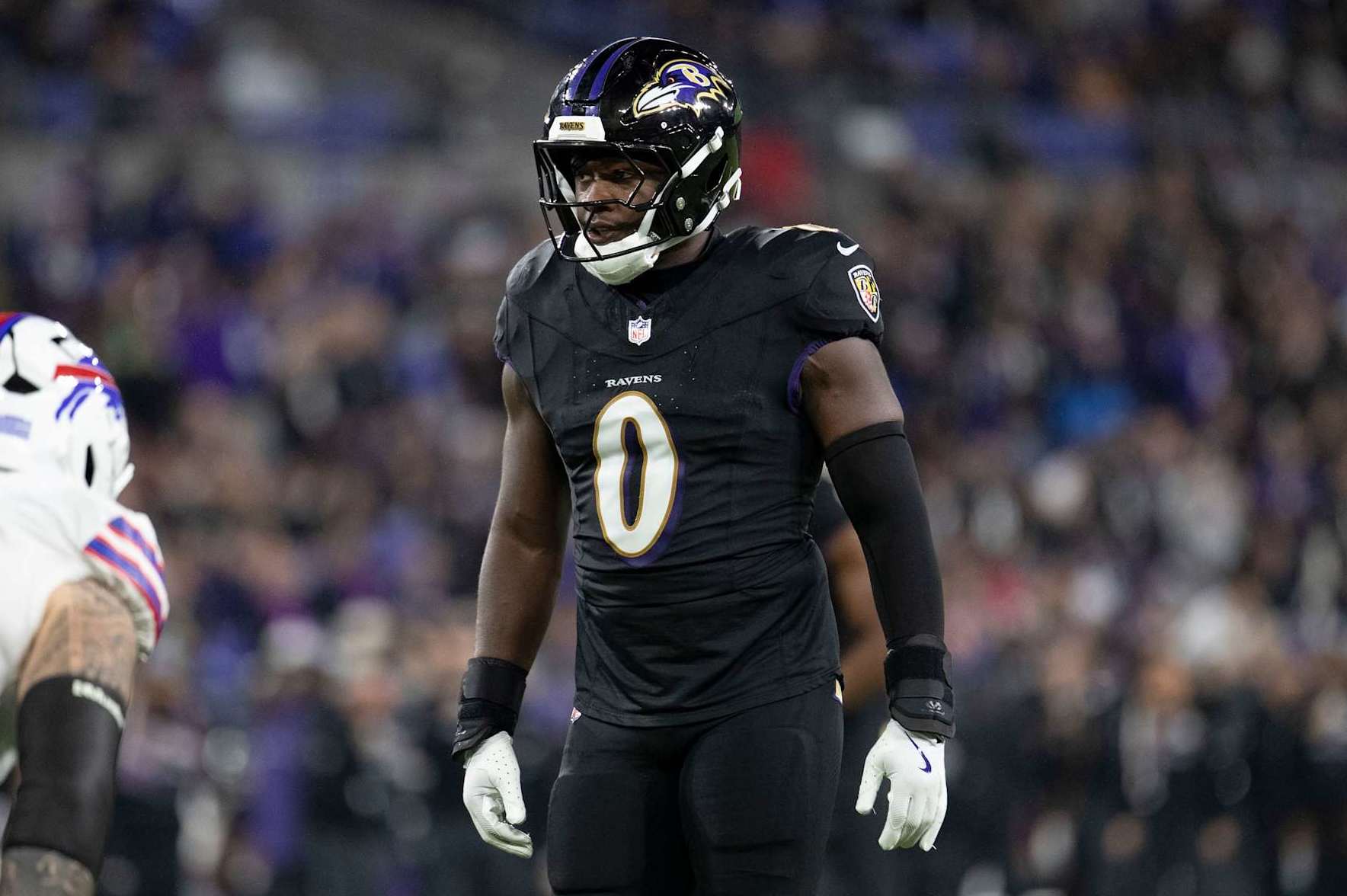 BALTIMORE, MD - SEPTEMBER 29: Baltimore Ravens linebacker Roquan Smith (0) before a play during an NFL game between the Buffalo Bills and the Baltimore Ravens on September 29, 2024, at M&T Bank Stadium in Baltimore, MD. (Photo by Charles Brock/Icon Sportswire via Getty Images)