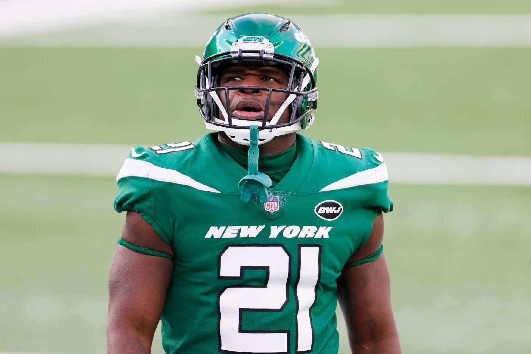 EAST RUTHERFORD, NEW JERSEY - DECEMBER 27: Frank Gore #21 of the New York Jets warms up prior to their game against the Cleveland Browns at MetLife Stadium on December 27, 2020 in East Rutherford, New Jersey. (Photo by Sarah Stier/Getty Images) EAST RUTHERFORD, NEW JERSEY - DECEMBER 27: Frank Gore #21 of the New York Jets warms up prior to their game against the Cleveland Browns at MetLife Stadium on December 27, 2020 in East Rutherford, New Jersey. (Photo by Sarah Stier/Getty Images)