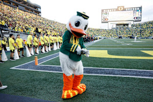 Photo: Sydney Sweeney Responds to Oregon Duck's Viral College GameDay Sign in IG Post