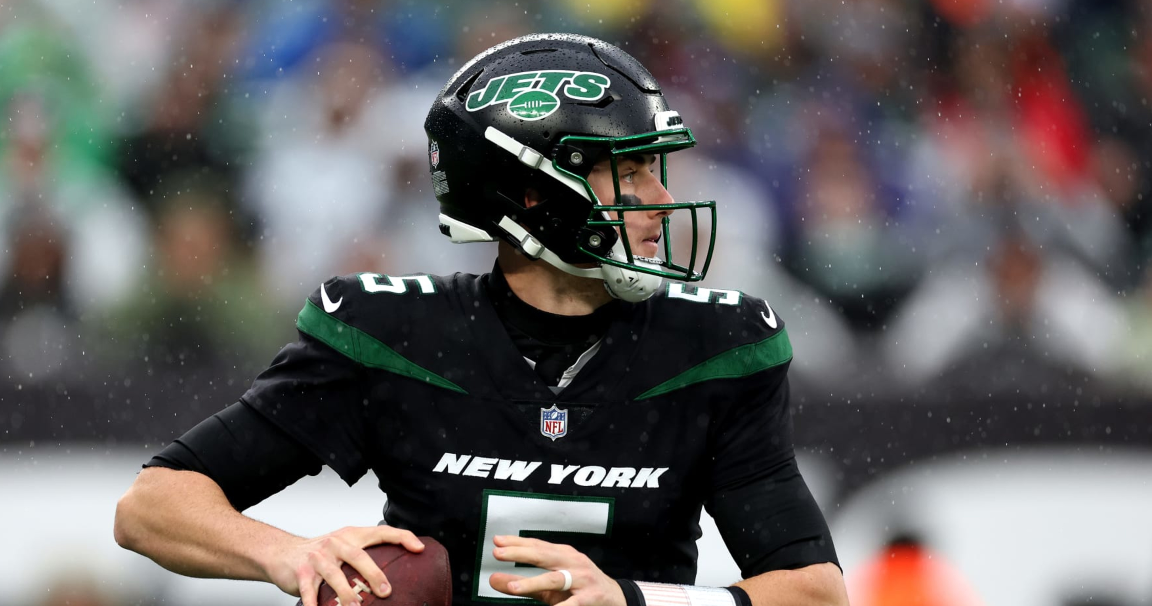 Zach Wilson Clowned by Fans as Mike White, Jets Beat Bears with Justin Fields Out thumbnail