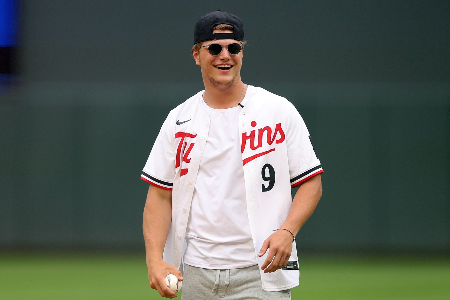 Vikings' JJ McCarthy Trolled by NFL Fans for Brutal 1st Pitch at Twins