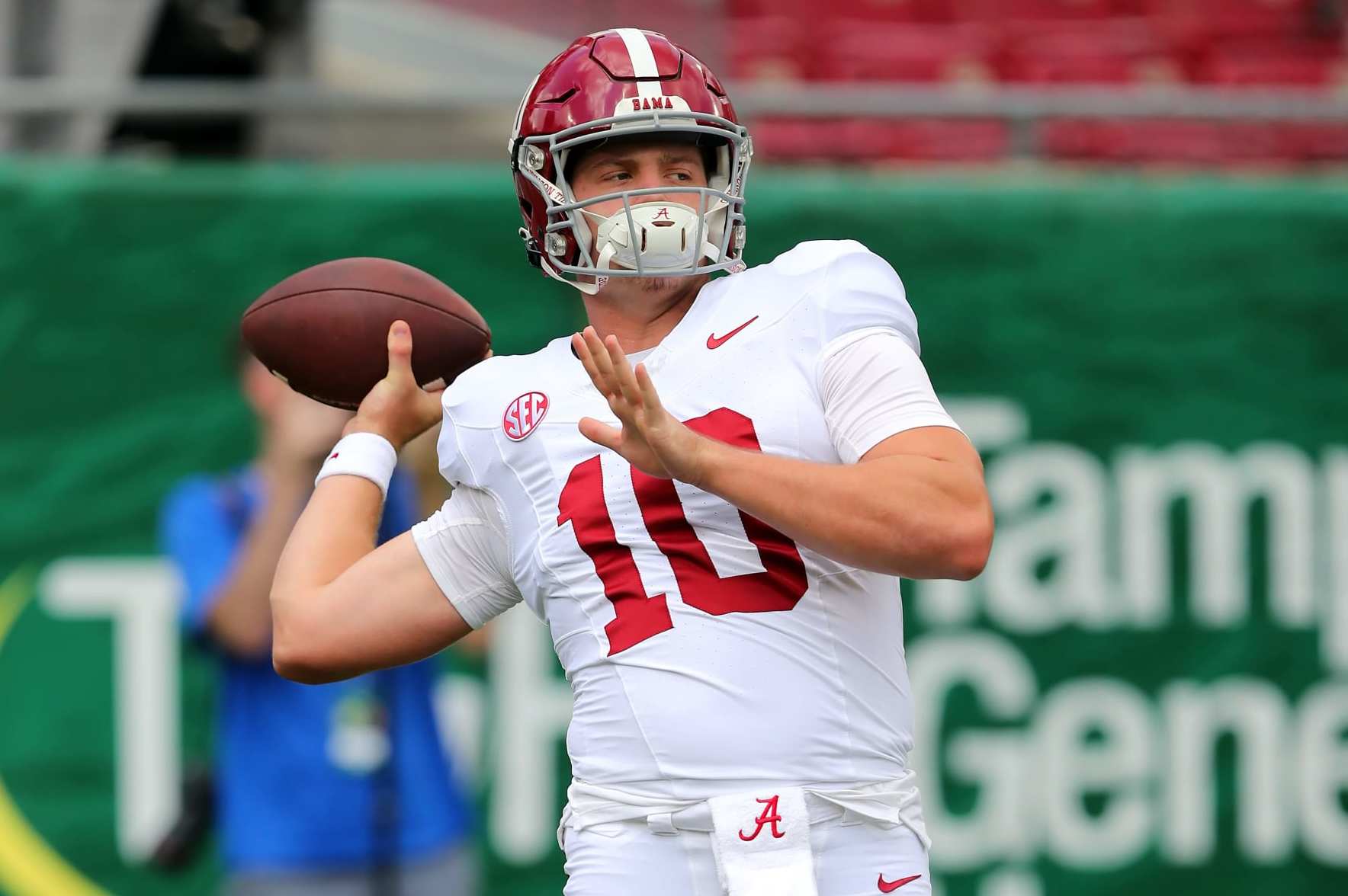 TAMPA, FL - SEPTEMBER 16: Alabama Crimson Tide Quarterback Eli Holstein (10) warms up before the College Football game between the Alabama Crimson Tide and the South Florida Bulls on September 16, 2023 at Raymond James Stadium in Tampa, FL. (Photo by Cliff Welch/Icon Sportswire via Getty Images)