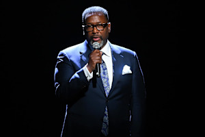 'The Wire' Actor Wendell Pierce Leaves Yankee Stadium After Fans Threw Things at Him