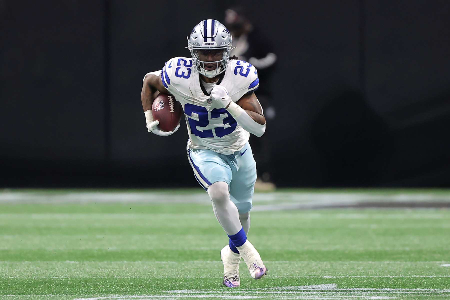 ATLANTA, GA - NOVEMBER 03: Dallas Cowboys running back Rico Dowdle #23 during the Sunday afternoon NFL game between the Atlanta Falcons and the Dallas Cowboys on November 3, 2024 at the Mercedes-Benz Stadium in Atlanta, Georgia.   (Photo by David J. Griffin/Icon Sportswire via Getty Images)