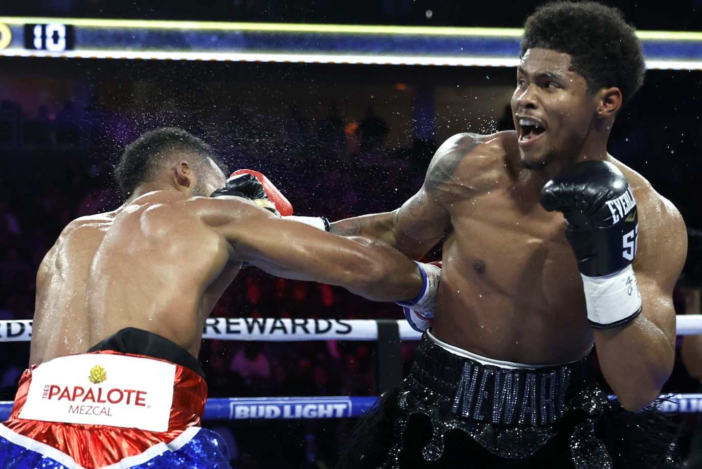 LAS VEGAS, NEVADA - NOVEMBER 16: Edwin De Los Santos (L) takes a punch from Shakur Stevenson during a fight for a vacant WBC lightweight title on November 16, 2023 in Las Vegas, Nevada. Stevenson won the vacant title by unanimous decision. (Photo by Steve Marcus/Getty Images)