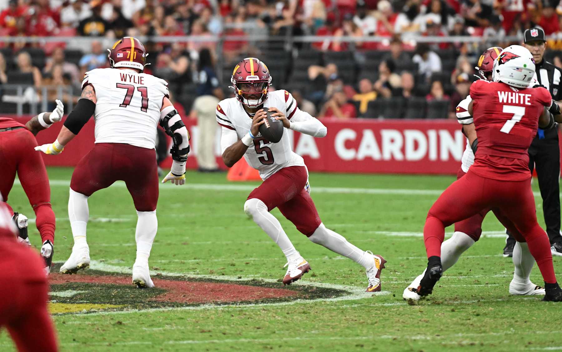GLENDALE, ARIZONA - SEPTEMBER 29: Jayden Daniels #5 of the Washington Commanders looks to throw the ball against the Arizona Cardinals at State Farm Stadium on September 29, 2024 in Glendale, Arizona. (Photo by Norm Hall/Getty Images)