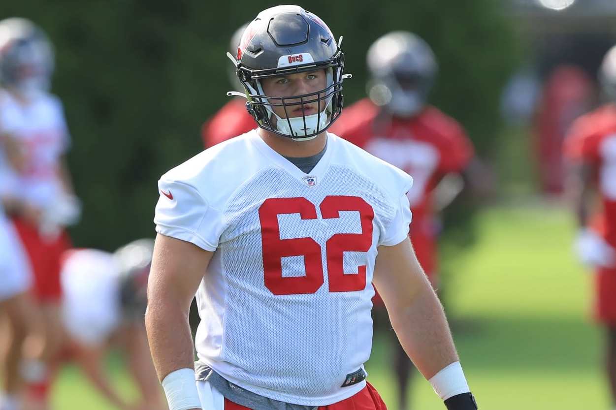 TAMPA, FL - JUN 12: Tampa Bay Buccaneers Center Graham Barton (62) goes thru a drill during the Tampa Bay Buccaneers Minicamp on June 12, 2024 at the AdventHealth Training Center at One Buccaneer Place in Tampa, Florida. (Photo by Cliff Welch/Icon Sportswire via Getty Images)