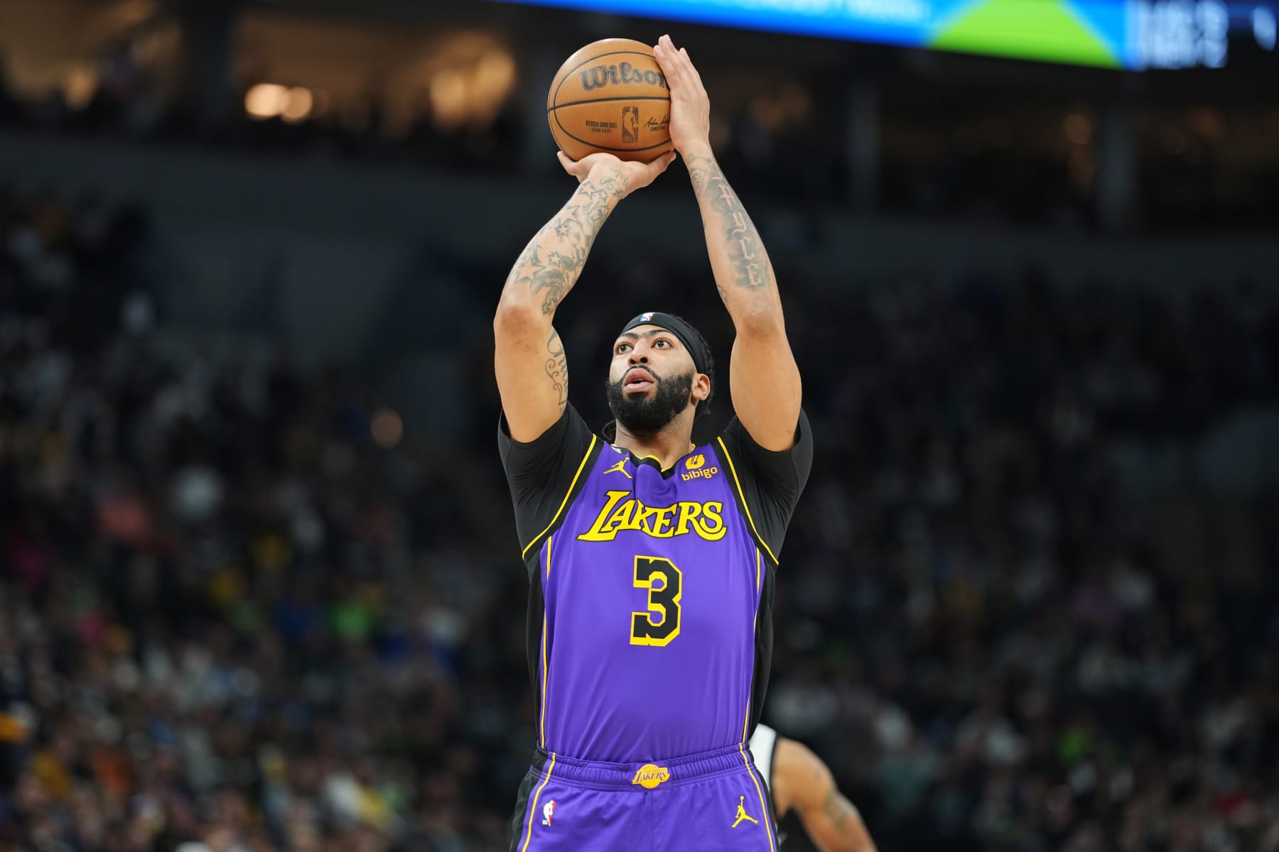 MINNEAPOLIS, MN - MARCH 31: Anthony Davis # 3 of the Los Angeles Lakers shoots a complimentary toss throughout the video game versus the Minnesota Timberwolves on March 31, 2023 at Target Center in Minneapolis, Minnesota. KEEP IN MIND TO USER: User specifically acknowledges and concurs that, by downloading and or utilizing this Photograph, user is granting the terms of the Getty Images License Agreement. Necessary Copyright Notice: Copyright 2023 NBAE (Photo by Jordan Johnson/NBAE by means of Getty Images)