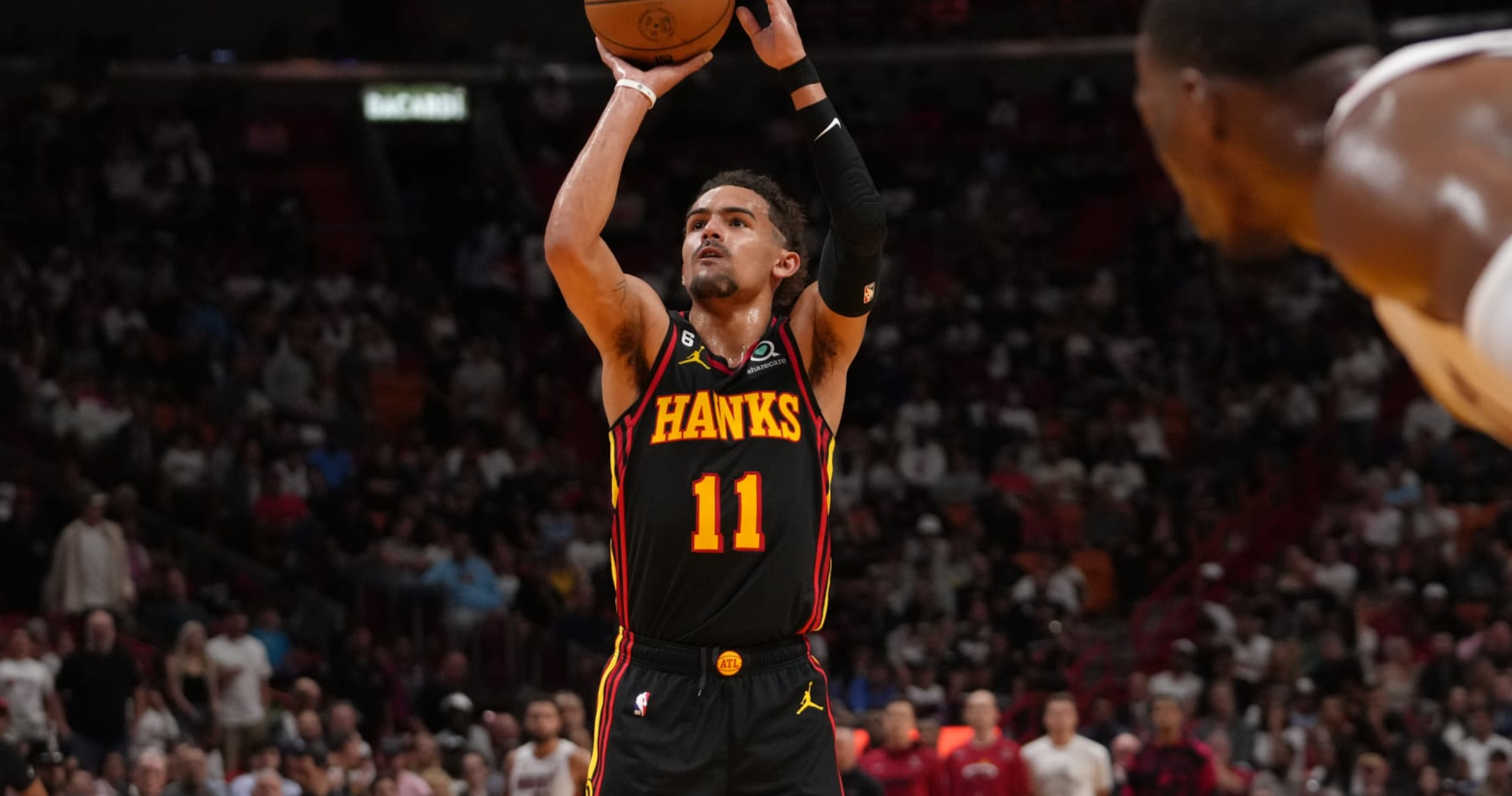 Trae Young brilha, Hawks viram sobre os Celtics e seguem vivos nos