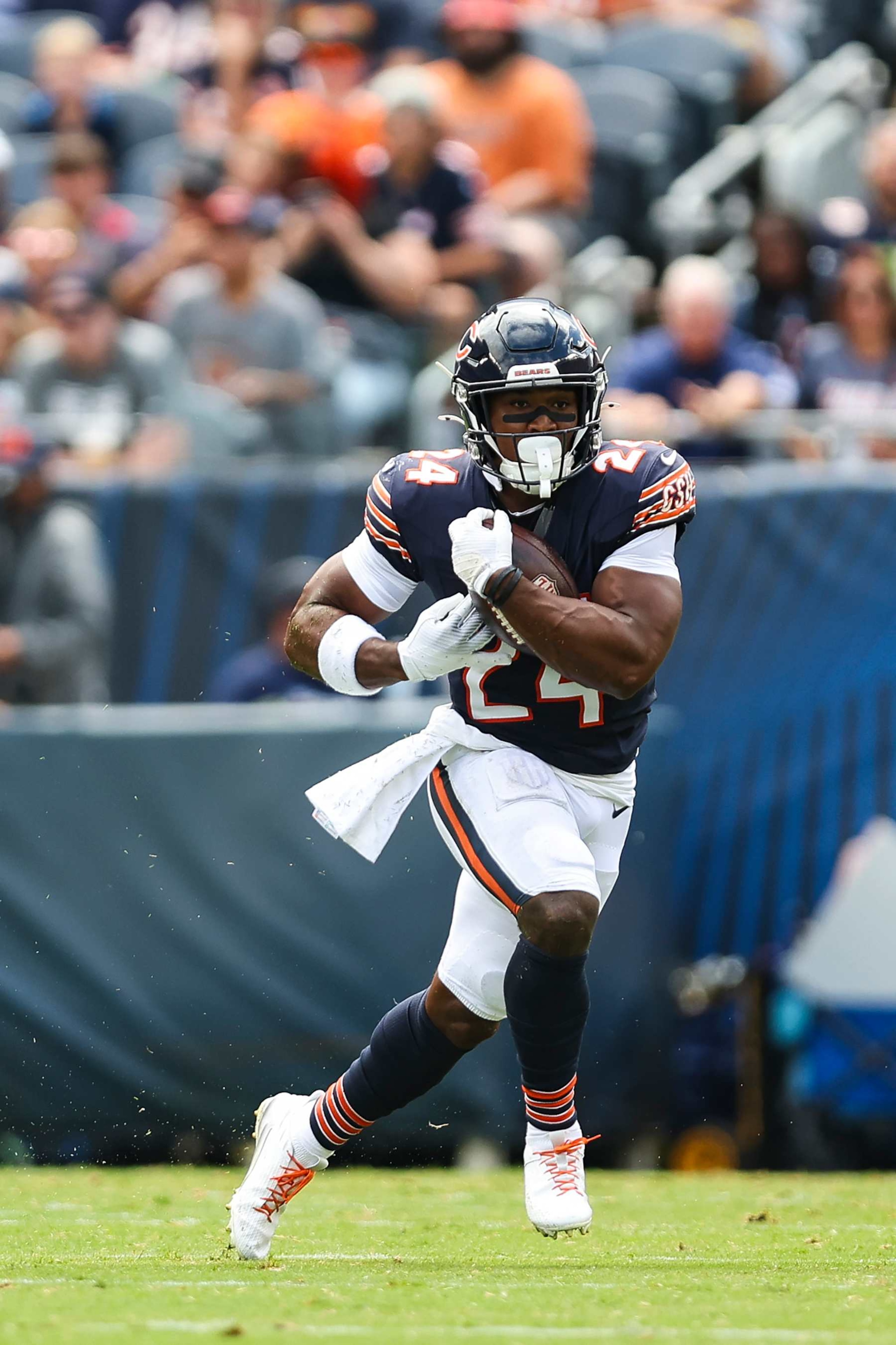 CHICAGO, IL - AUGUST 17: Khalil Herbert #24 of the Chicago Bears runs the ball during an NFL football game against the Cincinnati Bengals at Solider Field on August 17, 2024 in Chicago, Illinois. (Photo by Perry Knotts/Getty Images) CHICAGO, IL - AUGUST 17: Khalil Herbert #24 of the Chicago Bears runs the ball during an NFL football game against the Cincinnati Bengals at Solider Field on August 17, 2024 in Chicago, Illinois. (Photo by Perry Knotts/Getty Images)