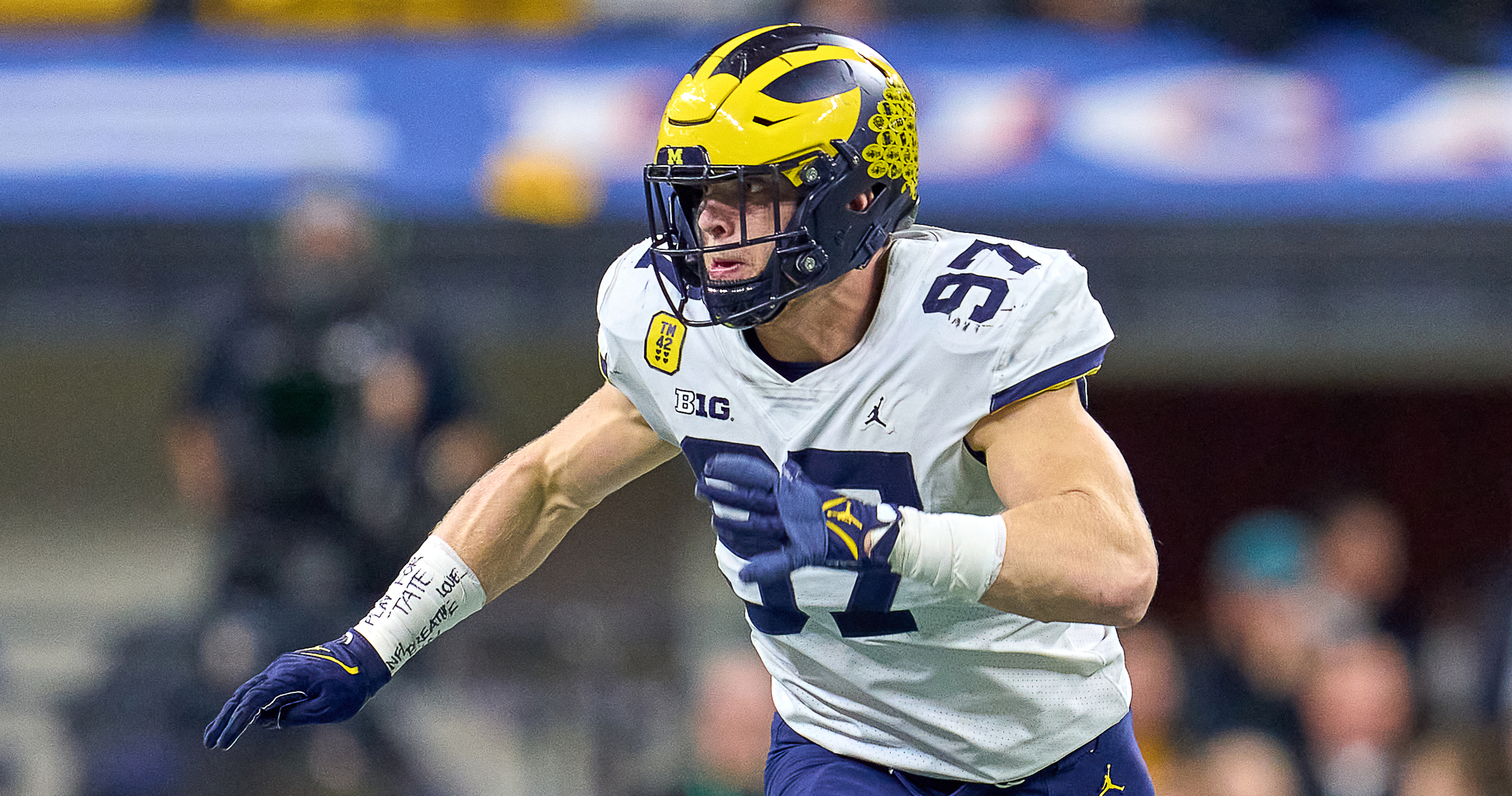 Aidan Hutchinson Enters NFL Draft