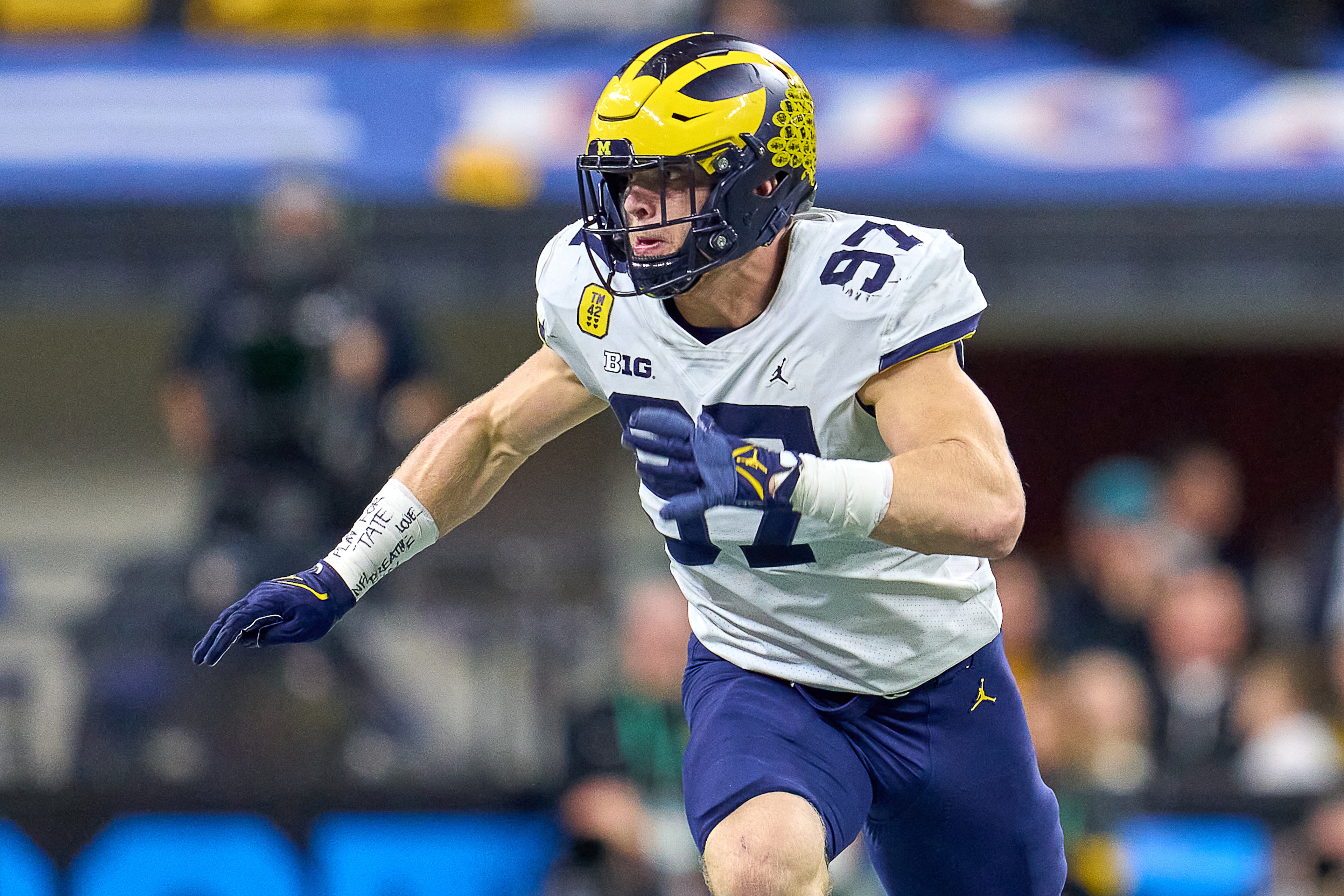 INDIANAPOLIS, IN - DECEMBER 04: Michigan Wolverines defensive end Aidan Hutchinson (97) runs in motion during the Big Ten Championship Game between the Iowa Hawkeyes and the Michigan Wolverines on December 04, 2021, at Lucas Oil Stadium, in Indianapolis, IL. (Photo by Robin Alam/Icon Sportswire via Getty Images)