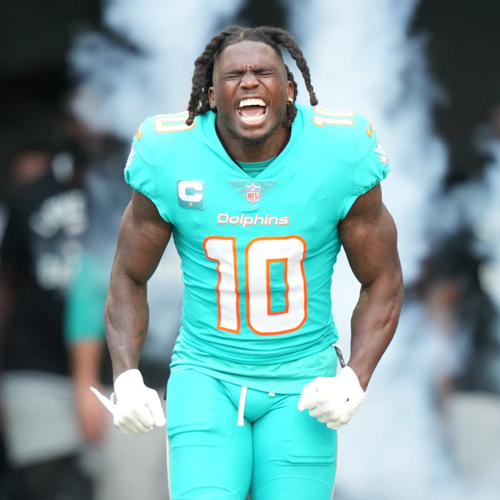 Dolphins Tyreek Hill offering fans VIP opportunity for charity
