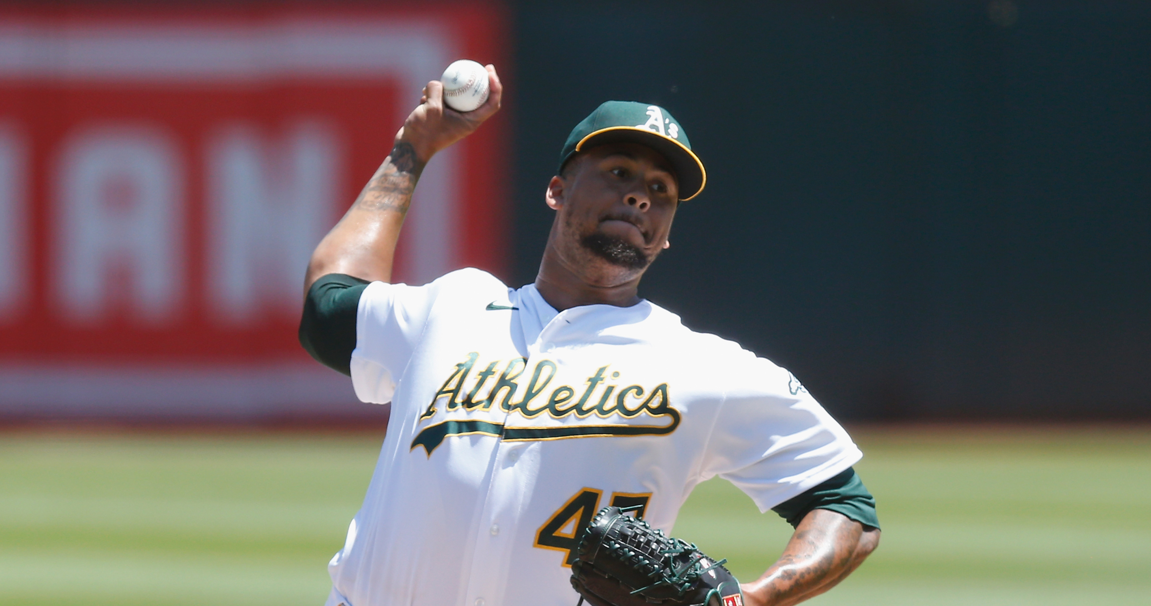 Yankees get Montas, Trivino from A's for 4 prospects