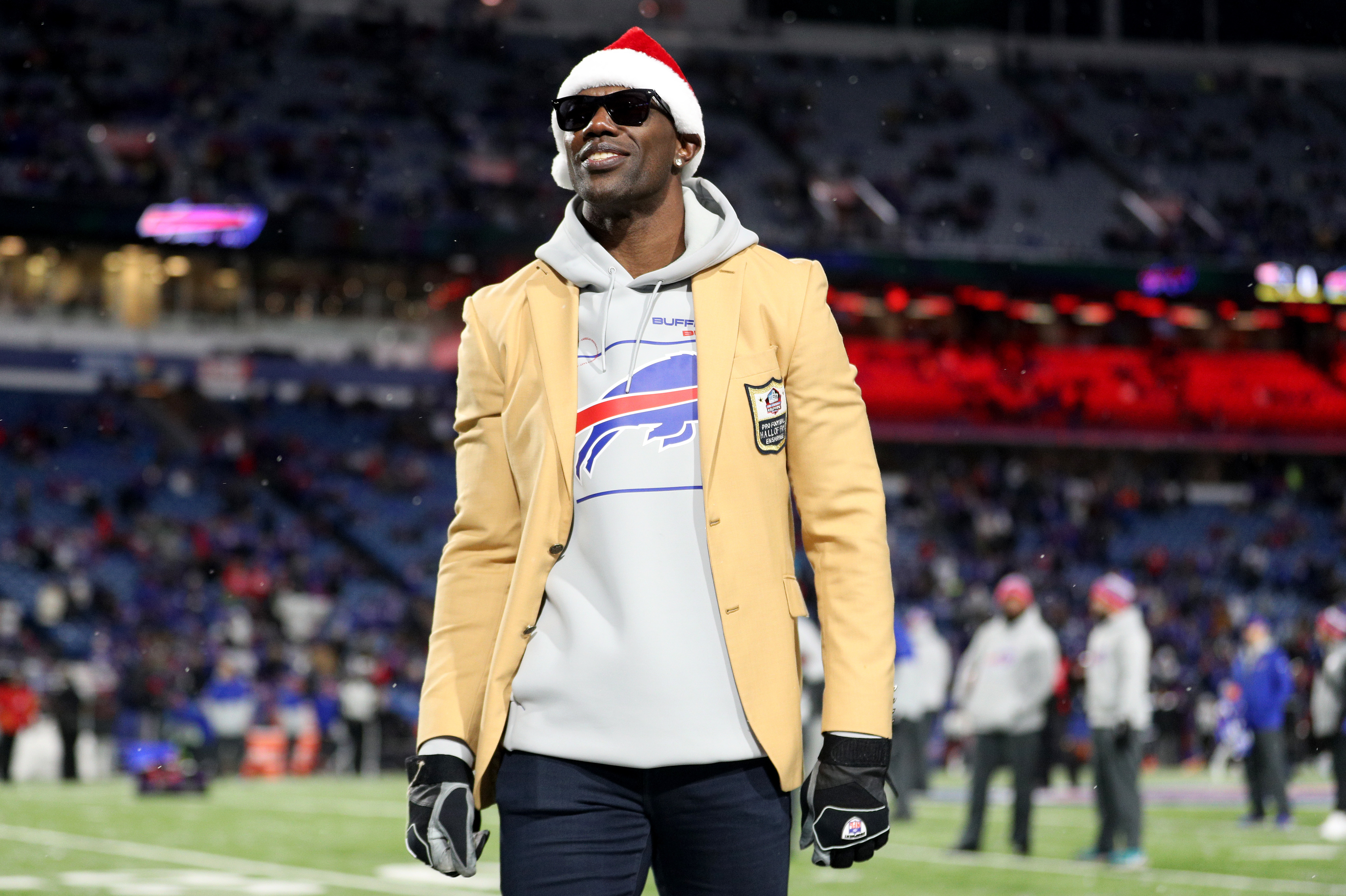 Terrell Owens Scores a Touchdown in Fan Controlled Football at FORTY EIGHT  years old 