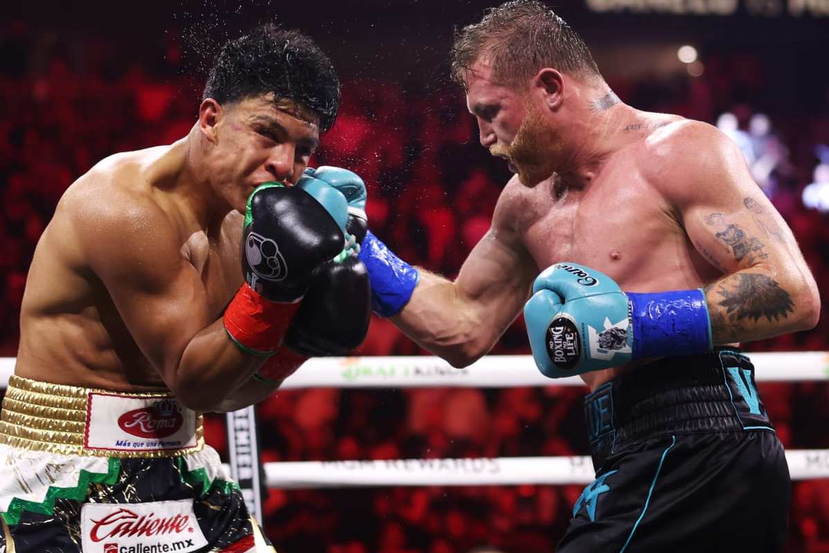 LAS VEGAS, NEVADA - MAY 04: Canelo Alvarez of Mexico (R) and Jaime Munguia (L) exchange punches during their super middleweight title fight at T-Mobile Arena on May 04, 2024 in Las Vegas, Nevada. (Photo by Cris Esqueda/Golden Boy/Getty Images)