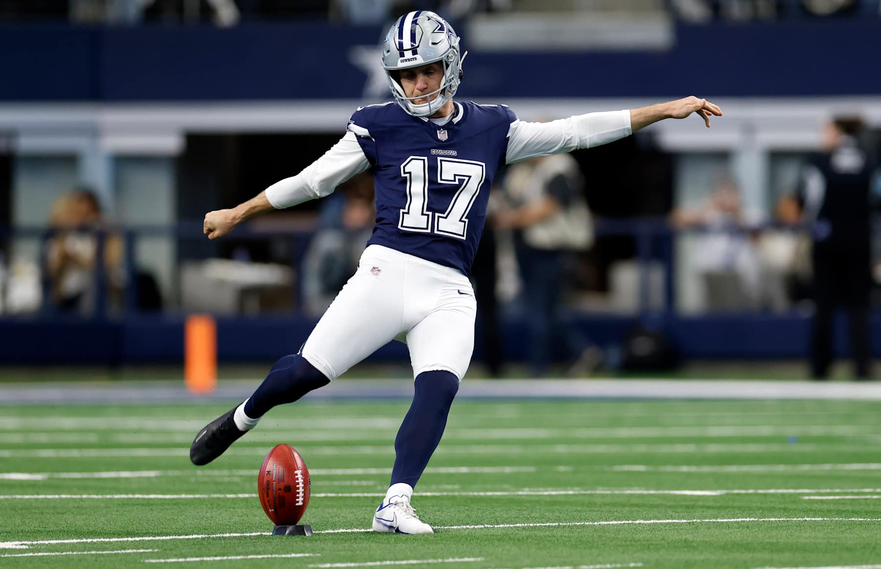 Cowboys' Aubrey Apologizes to Cheerleader Michelle Siemienowski for Errant Kick