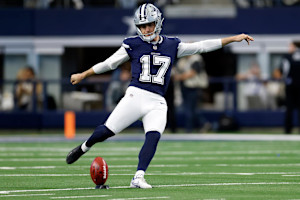 Cowboys' Aubrey Apologizes to Cheerleader Michelle Siemienowski for Errant Kick