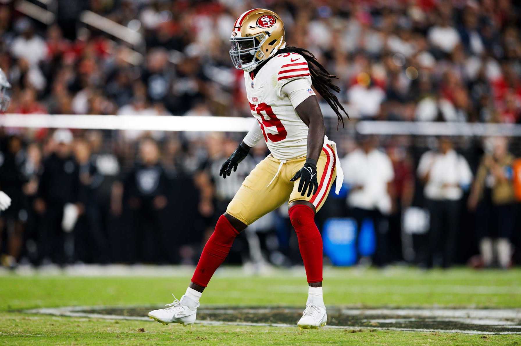 LAS VEGAS, NEVADA - AUGUST 23: De'Vondre Campbell #59 of the San Francisco 49ers defends in coverage during a preseason game against the Las Vegas Raiders at Allegiant Stadium on August 23, 2024 in Las Vegas, Nevada. (Photo by Ric Tapia/Getty Images)