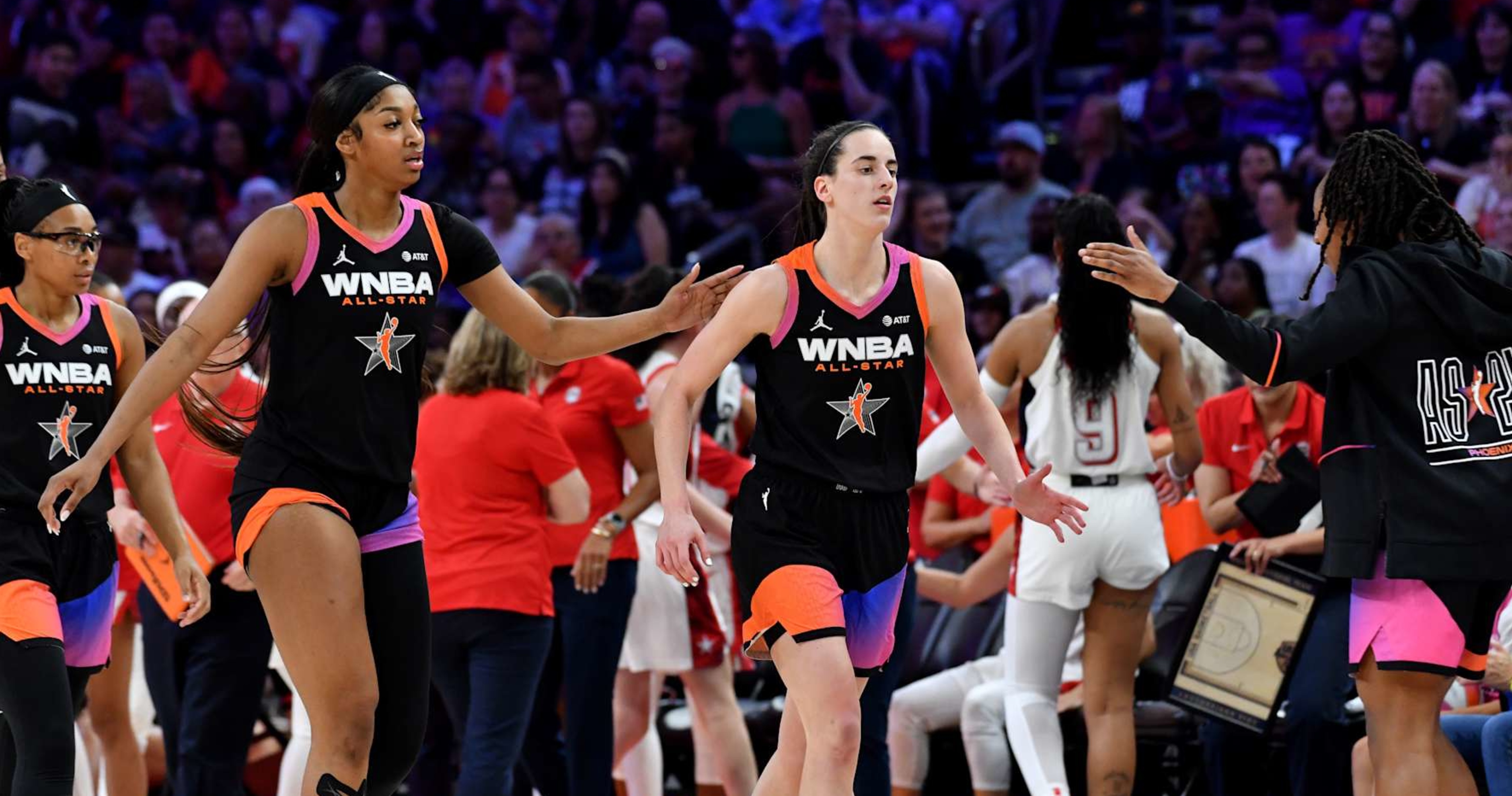 Lisa Leslie Says Caitlin Clark, Angel Reese Both Deserve WNBA ROY ...
