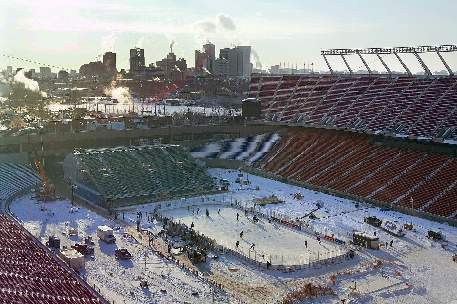 NHL Winter Classic draws sellout crowd to Notre Dame Stadium