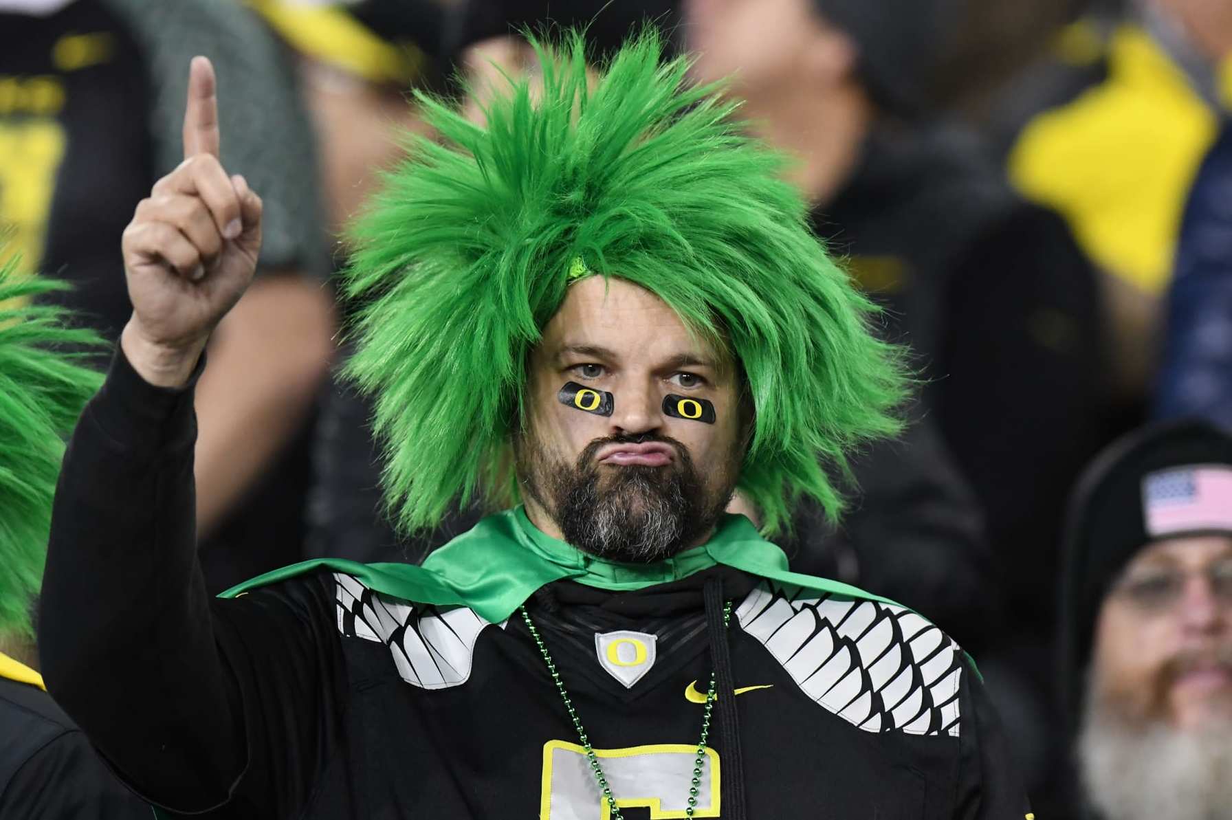 EUGENE, OR - NOVEMBER 11: Oregon Ducks quarterback Bo Nix (10) warms up prior to the start of the game during a college football game between the Oregon Ducks and USC Trojans on November 11, 2023, at Autzen Stadium in Eugene, Oregon.(Photo by Brian Murphy/Icon Sportswire via Getty Images)