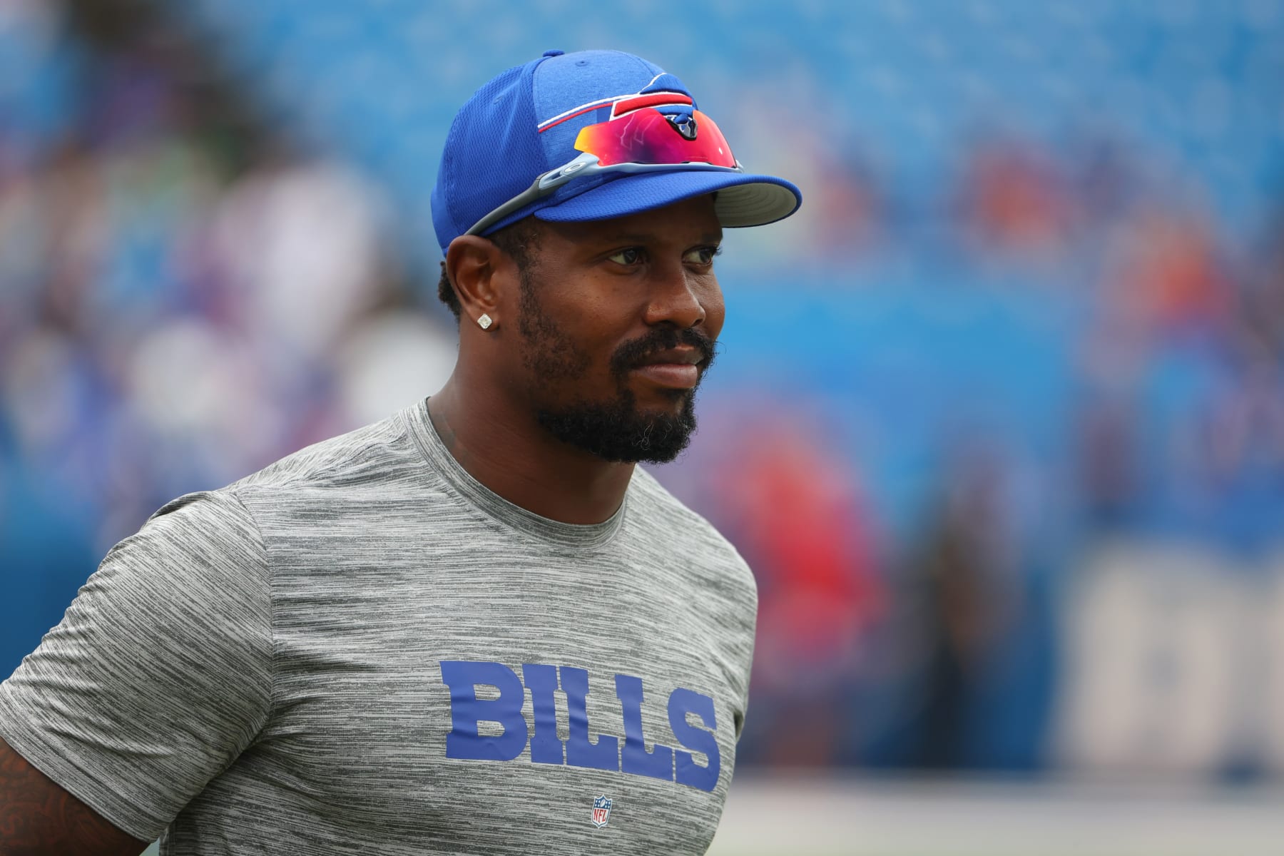 NFL Rumors Bills' Von Miller to Resume Practicing amid Knee Injury