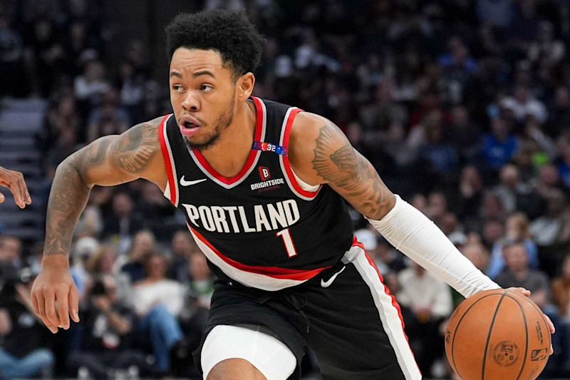 MINNEAPOLIS, MN - NOVEMBER 8: Anfernee Simons #1 of the Portland Trail Blazers dribbles the ball during the game against the Minnesota Timberwolves on November 8, 2024 at Target Center in Minneapolis, Minnesota. NOTE TO USER: User expressly acknowledges and agrees that, by downloading and or using this Photograph, user is consenting to the terms and conditions of the Getty Images License Agreement. Mandatory Copyright Notice: Copyright 2024 NBAE (Photo by Jordan Johnson/NBAE via Getty Images)