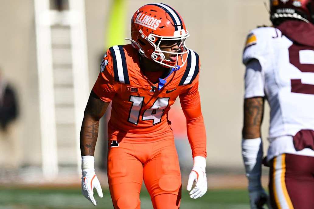 CHAMPAIGN, IL - NOVEMBER 02: Illinois Fighting Illini DB Xavier Scott (14) during a college football game between the Minnesota Golden Gophers and Illinois Fighting Illini on November 2, 2024 at Memorial Stadium in Champaign, IL (Photo by James Black/Icon Sportswire via Getty Images)