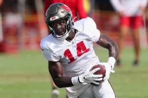 Report: Bucs' Chris Godwin Could Miss 'a Few Weeks' After Suffering Hamstring Injury