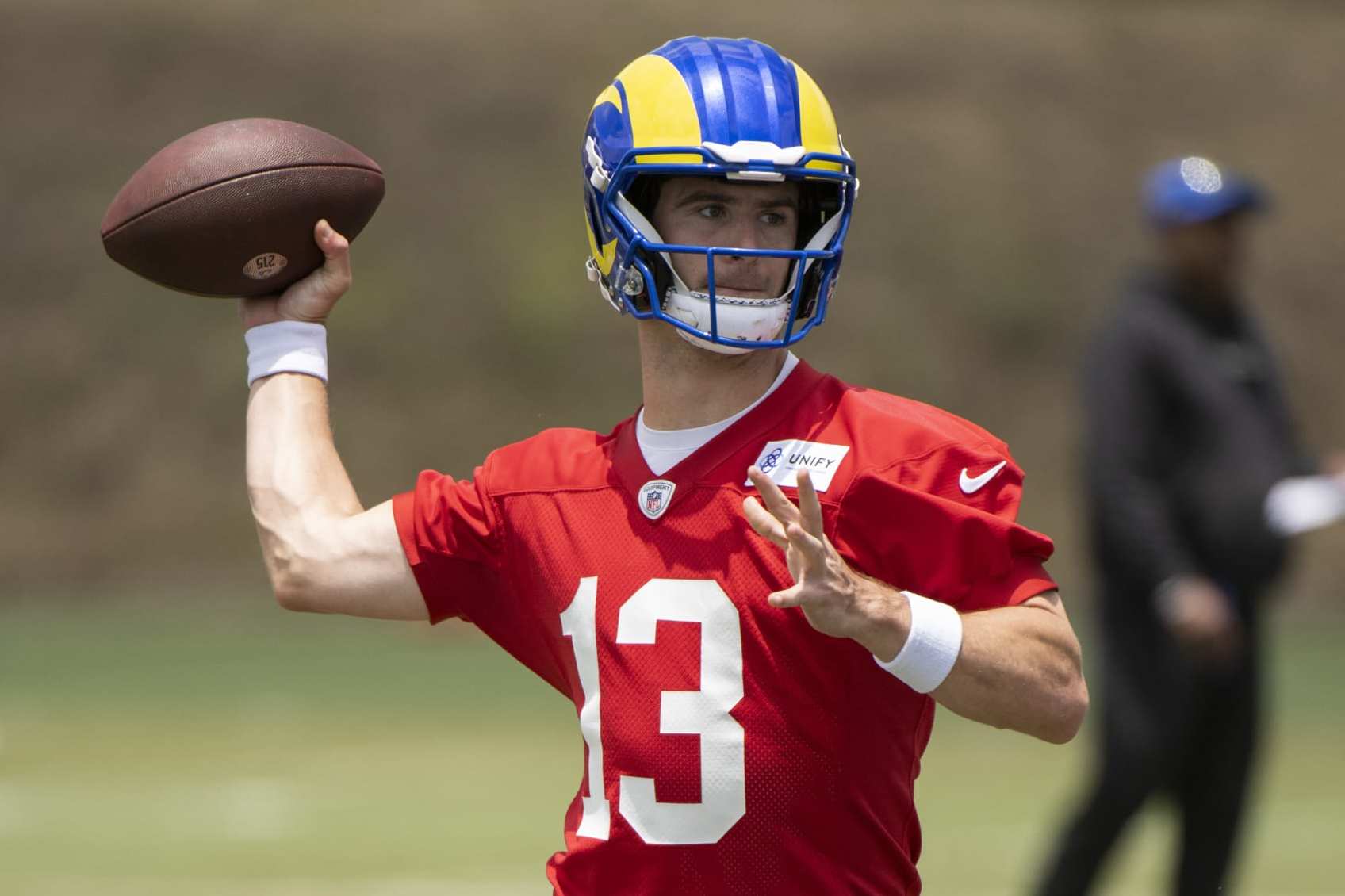 Los Angeles Rams QB Matthew Stafford knocks 'rust off,' throws in first day  of camp - ESPN