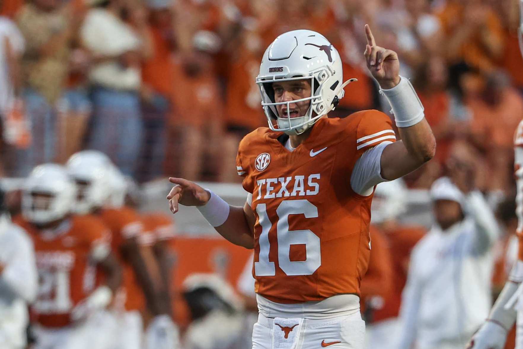 AUSTIN, TX - SEPTEMBER 21: Texas Longhorns quarterback Arch Manning (16) directs his teammates as he approaches the line of scrimmage during the college football game between Texas Longhorns and University of Louisiana Monroe Warhawks on September 21, 2024, at Darrell K Royal - Texas Memorial Stadium in Austin, TX.  (Photo by David Buono/Icon Sportswire via Getty Images)