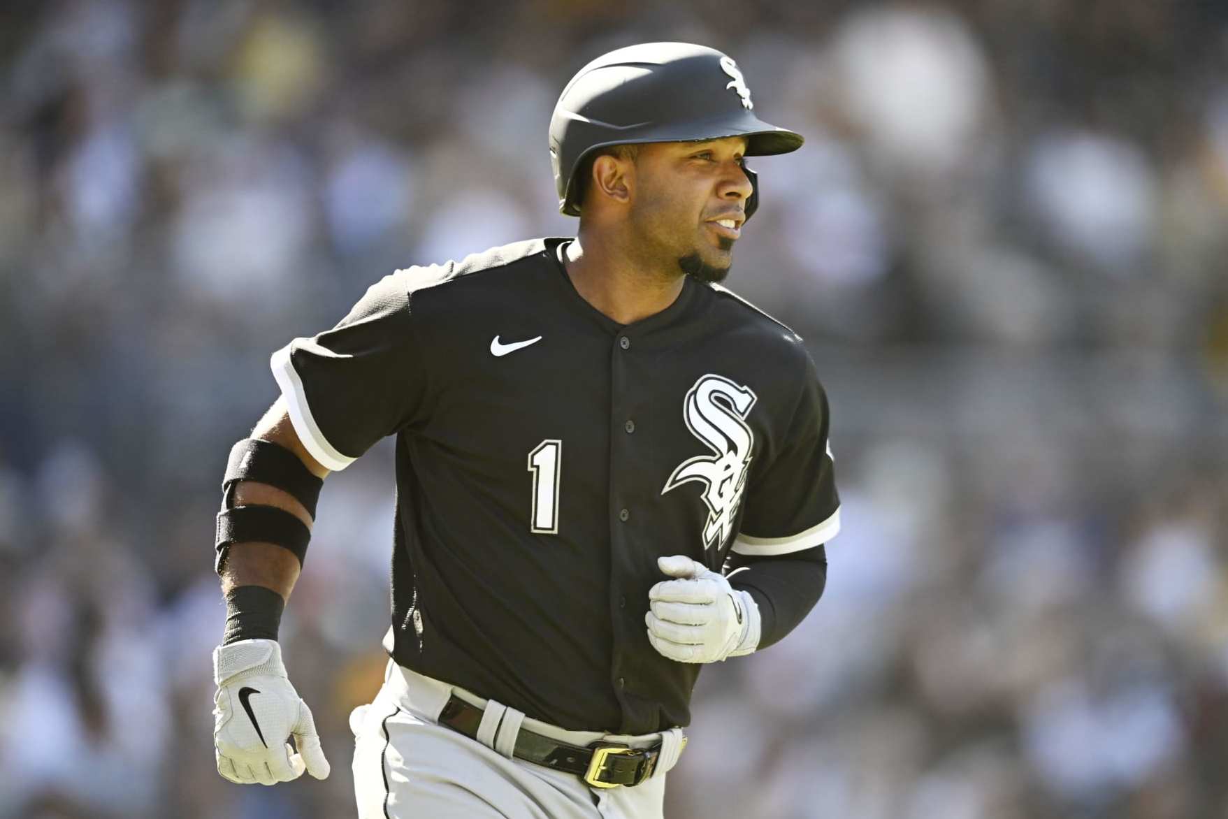 Chicago White Sox on X: Tomorrow = day baseball and free t-shirt