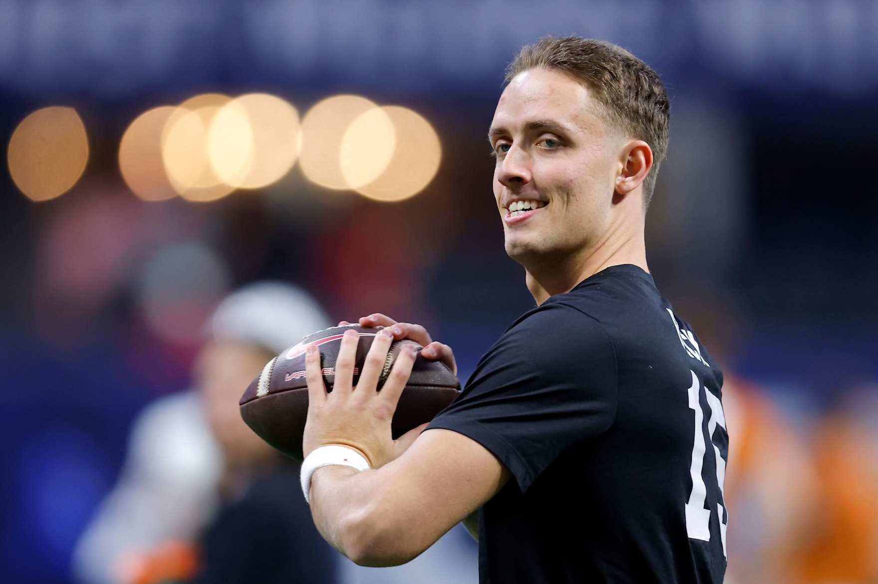 ATLANTA, GEORGIA - DECEMBER 07: Carson Beck #15 of the Georgia Bulldogs warms up prior to the 2024 SEC Championship against the Texas Longhorns at Mercedes-Benz Stadium on December 07, 2024 in Atlanta, Georgia. (Photo by Todd Kirkland/Getty Images)