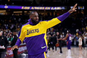 LeBron James Questions Lakers' 2024 NBA Preseason Travel Schedule Ahead of Bucks Game