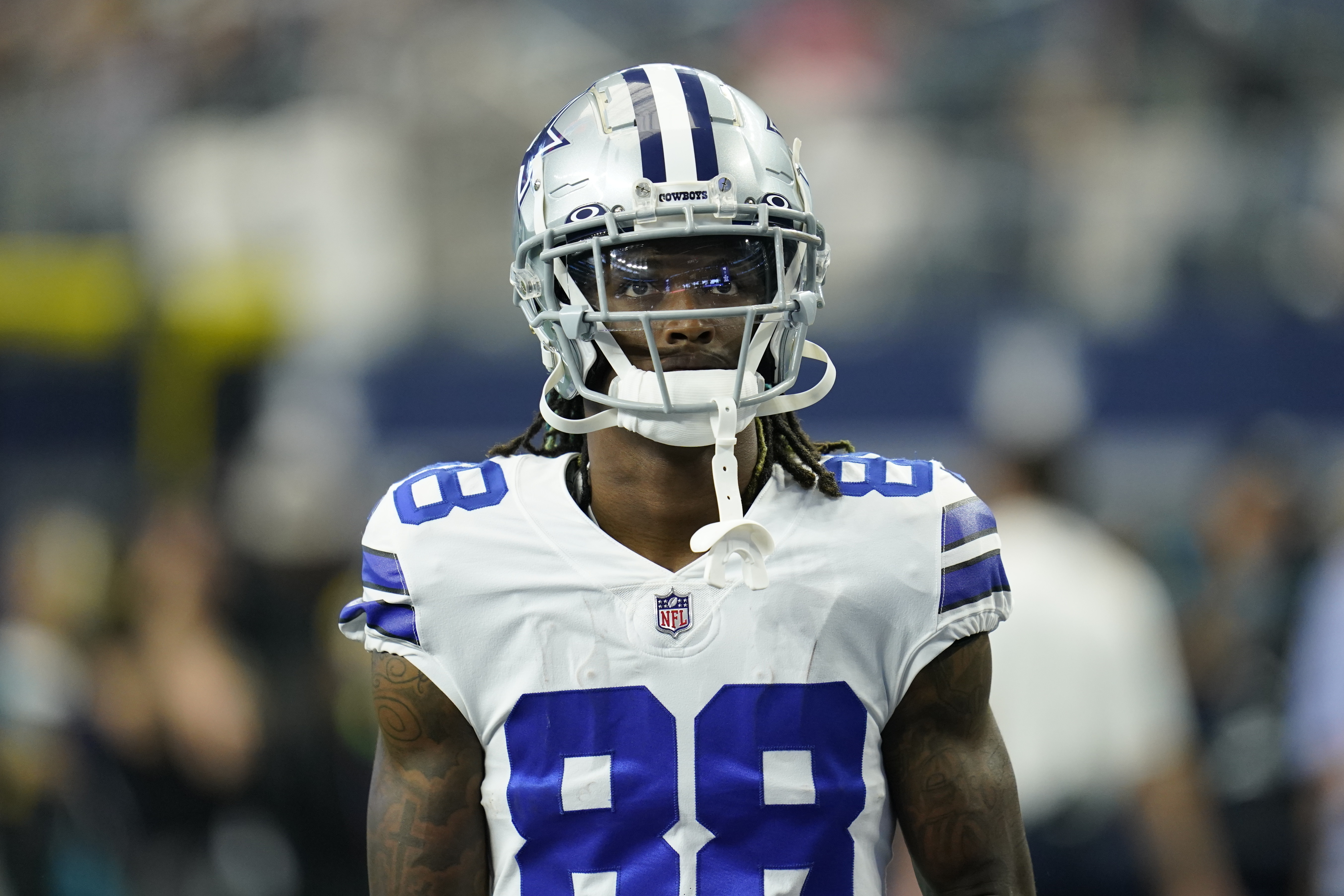 Cowboys WR CeeDee Lamb suffers concussion vs. Chiefs, status for