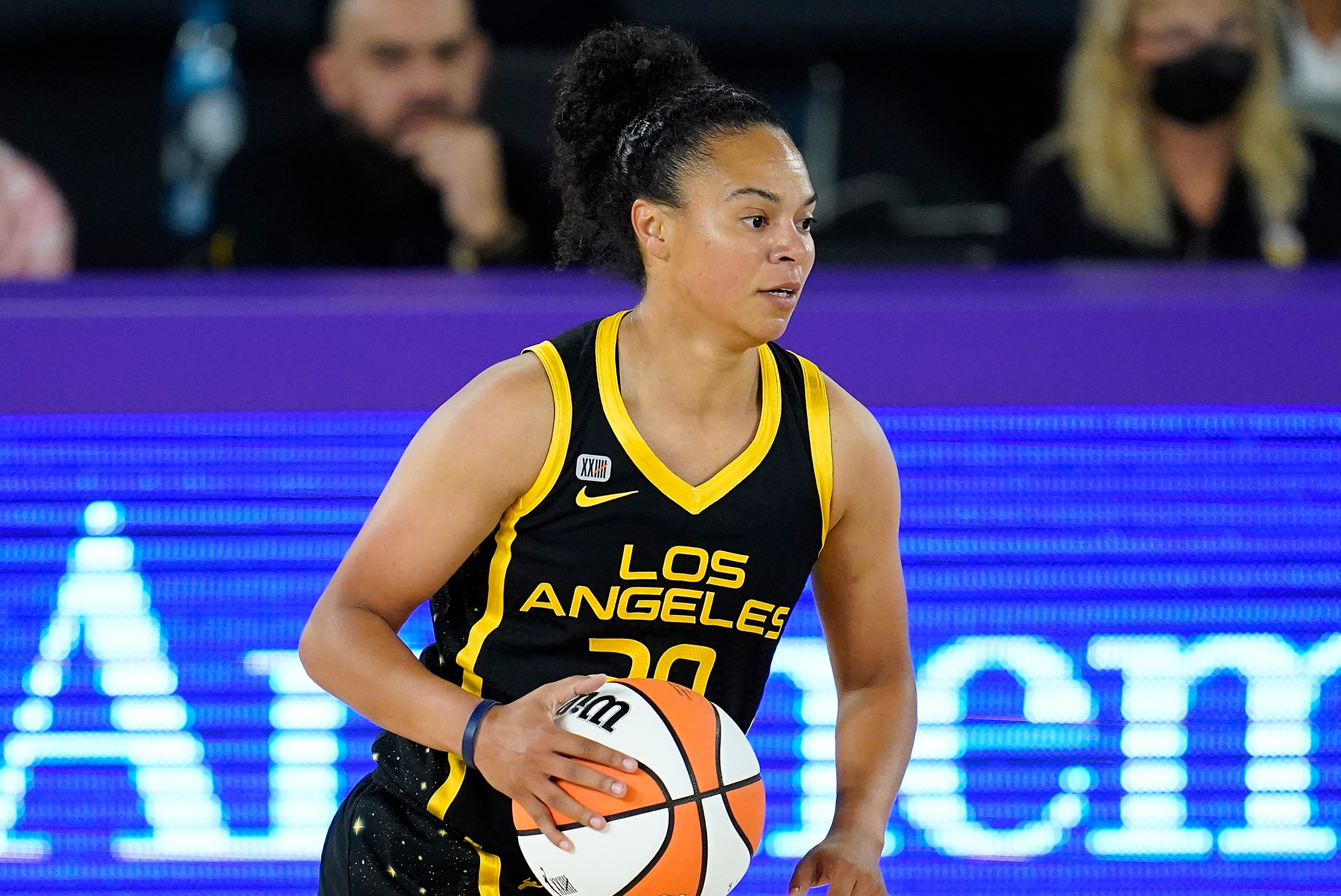 WNBA news: Los Angeles Sparks sign Kristi Toliver
