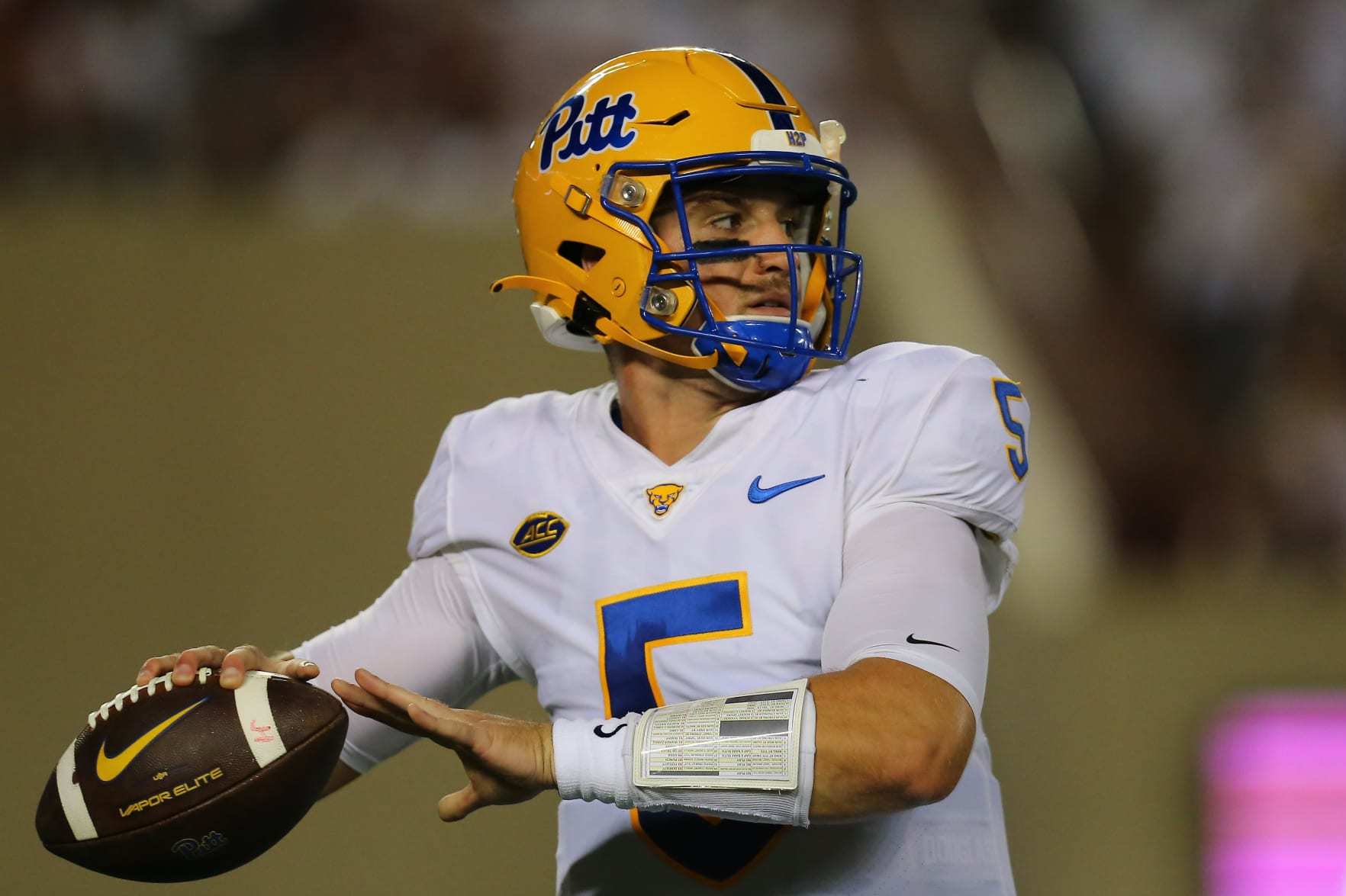 UH football: Cougars to wear Oilers-inspired uniforms for opener