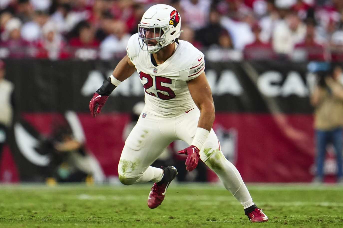 GLENDALE, AZ - DECEMBER 17: Zaven Collins #25 of the Arizona Cardinals defends in coverage during an NFL football game against the San Francisco 49ers at State Farm Stadium on December 17, 2023 in Glendale, Arizona. (Photo by Cooper Neill/Getty Images)