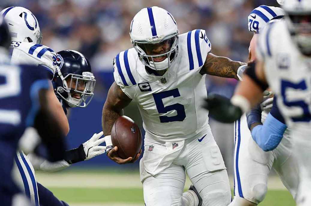INDIANAPOLIS, IN - DECEMBER 22: Indianapolis Colts quarterback Anthony Richardson (5) runs the ball during a NFL game between the Tennessee Titans and the Indianapolis Colts on December 22, 2024 at Lucas Oil Stadium in Indianapolis, IN. (Photo by Jeffrey Brown/Icon Sportswire via Getty Images)